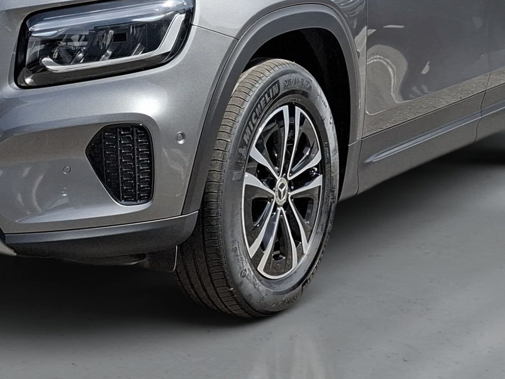 Mercedes-Benz GLB - 2