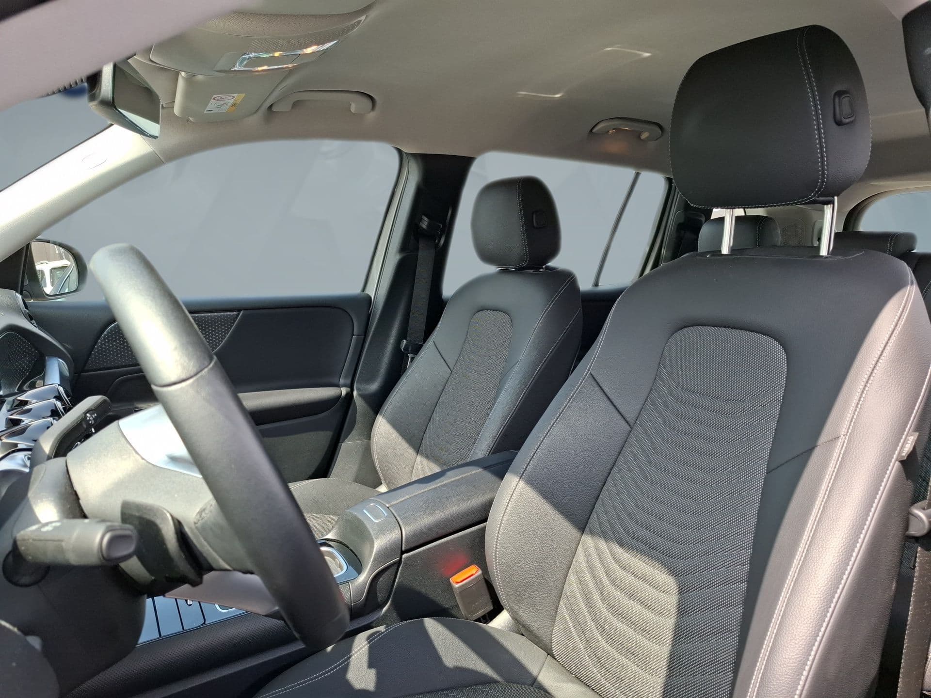 Mercedes-Benz GLB - 10
