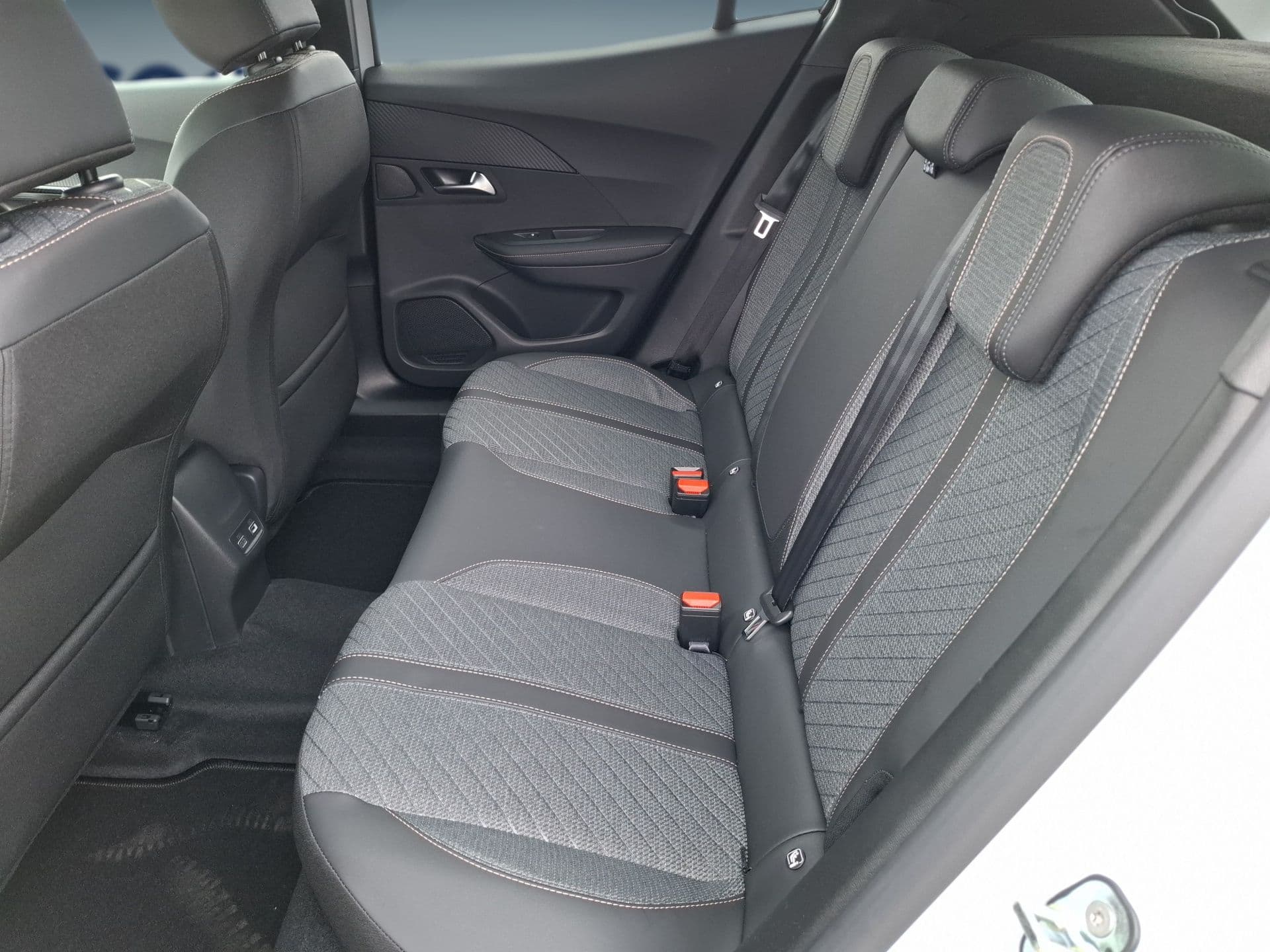 Peugeot 2008 - 12