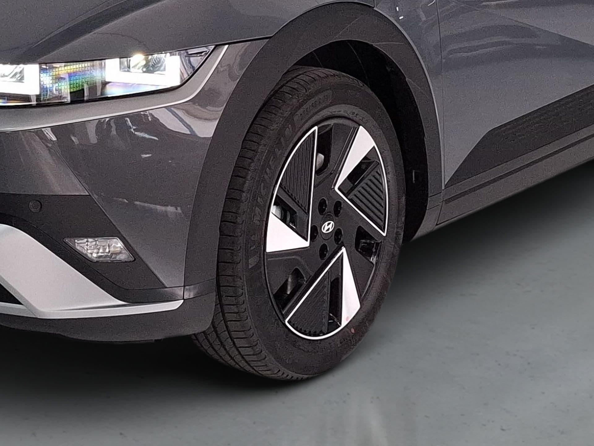 Hyundai IONIQ 5 - 5