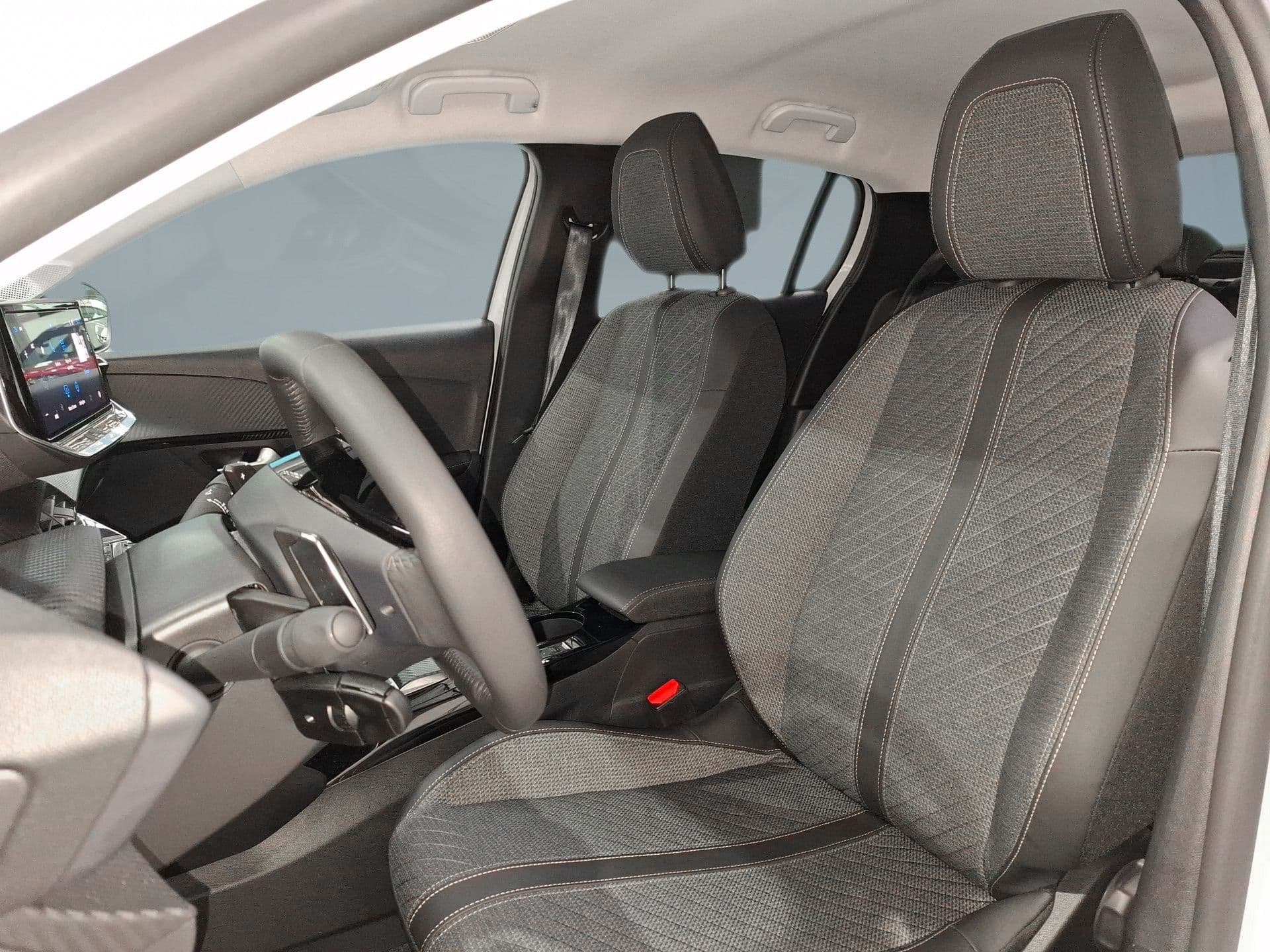 Peugeot 208 - 11