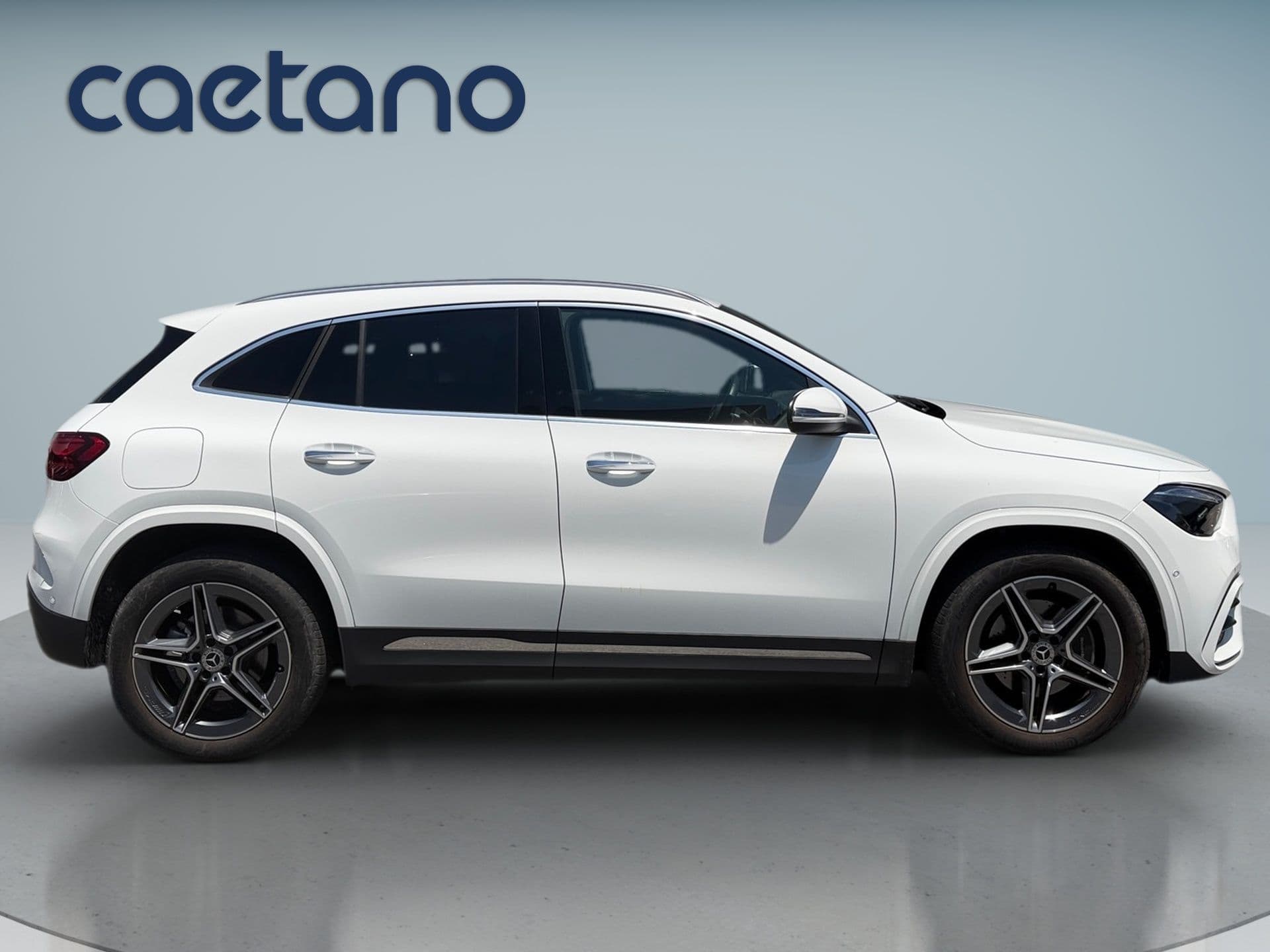 Mercedes-Benz GLA - 8