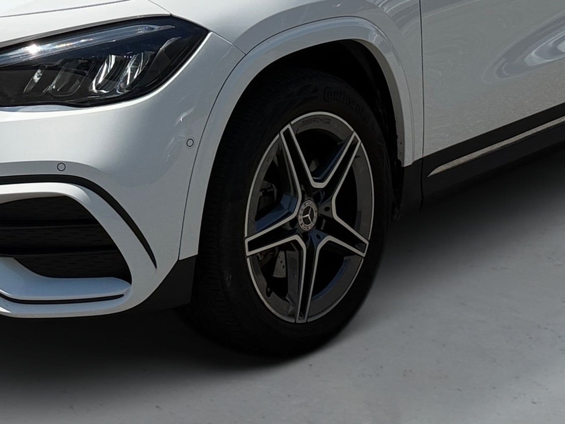 Mercedes-Benz GLA - 9
