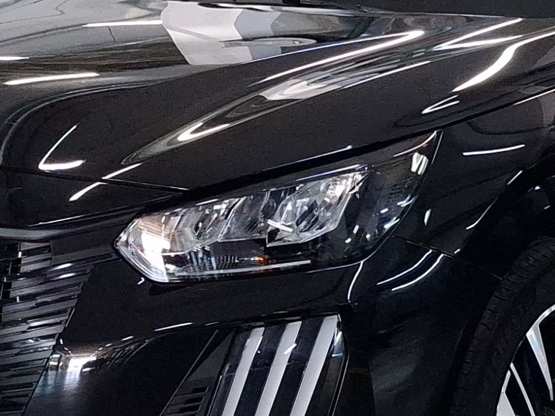 Peugeot 208 - 5