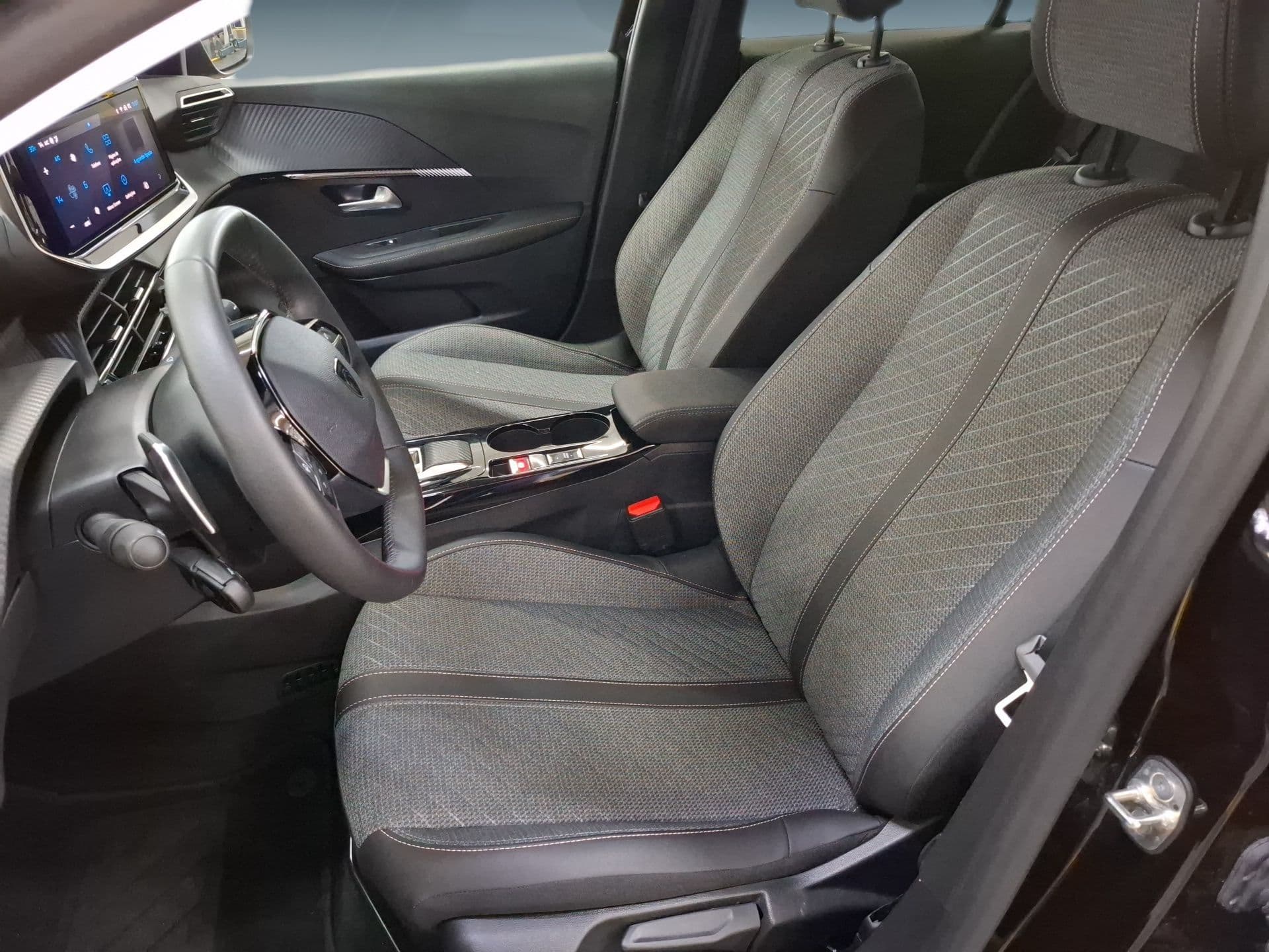 Peugeot 208 - 11