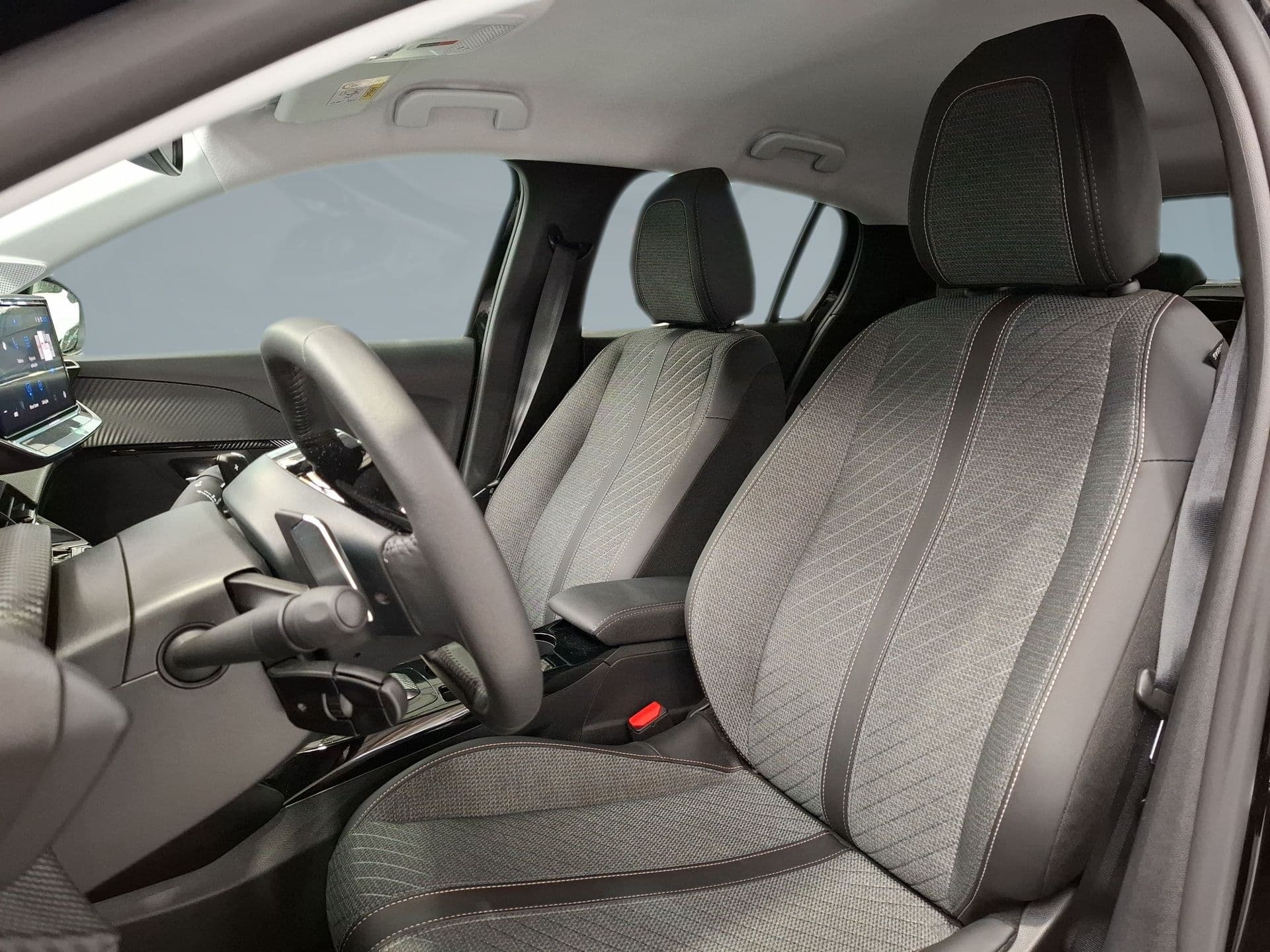 Peugeot 208 - 11