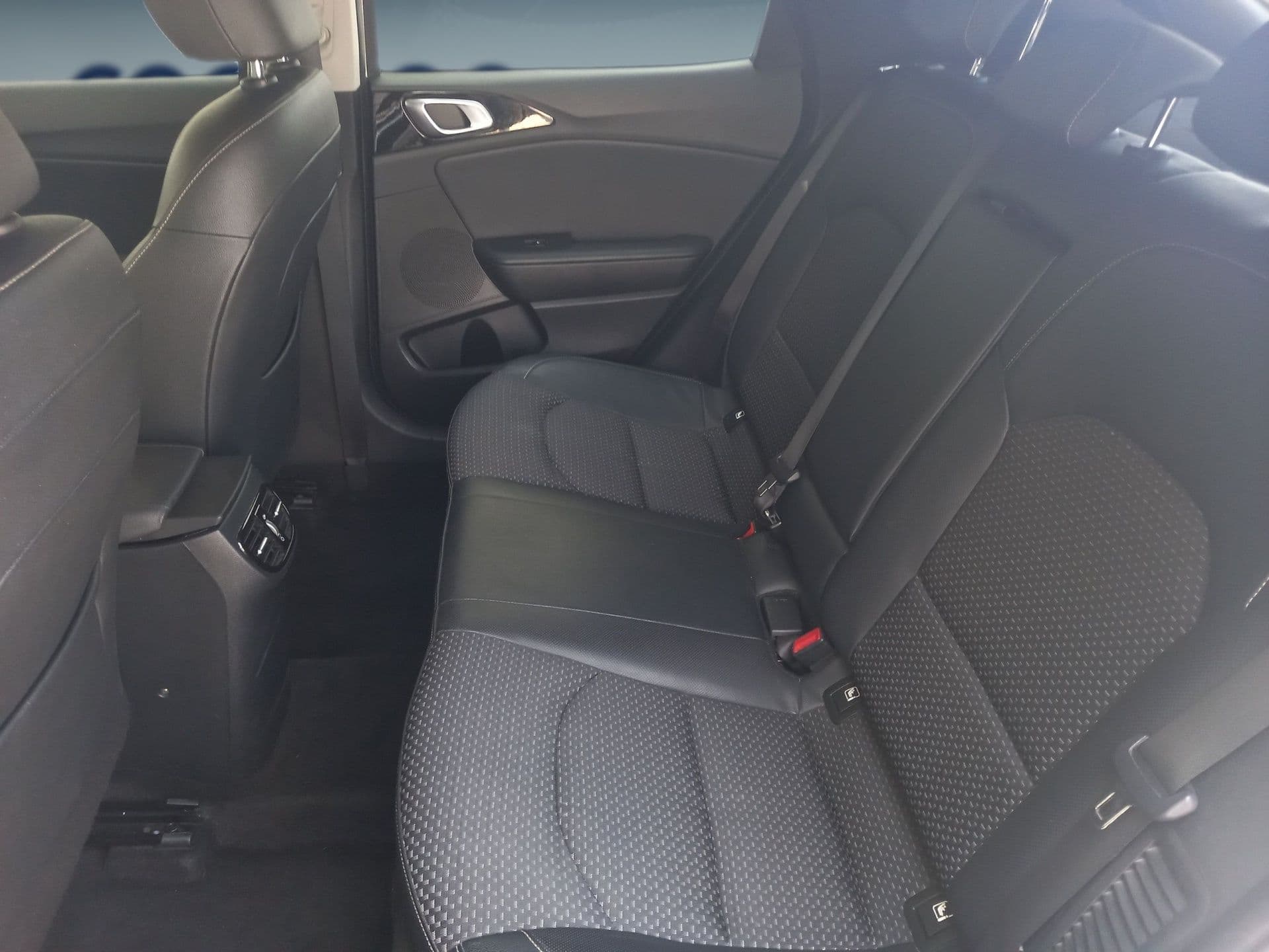 Kia XCeed - 10