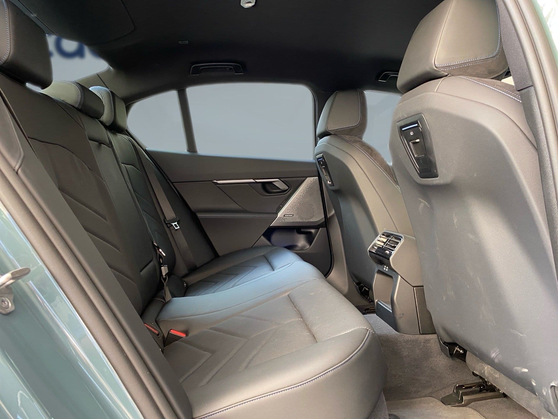 BMW i5 - 11