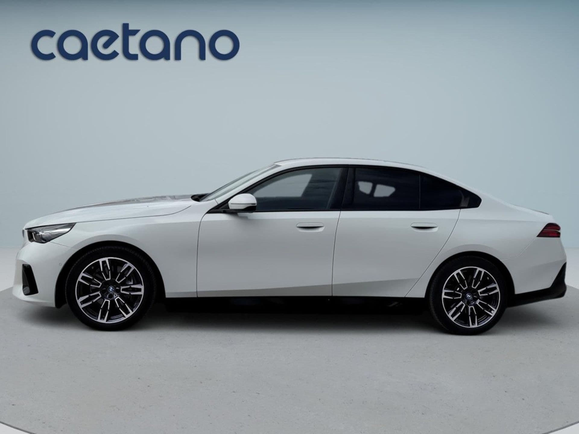BMW i5 - 3