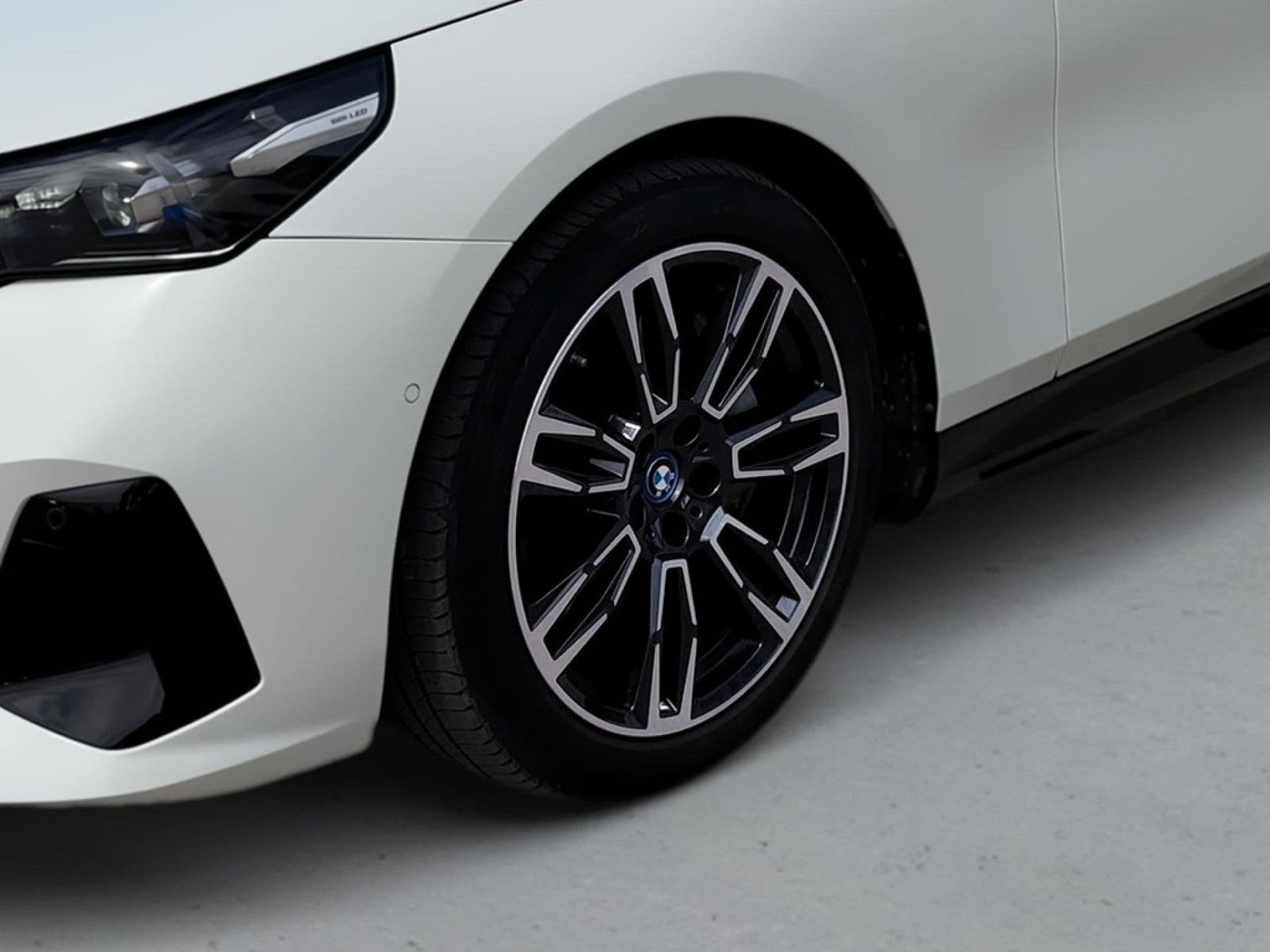 BMW i5 - 6