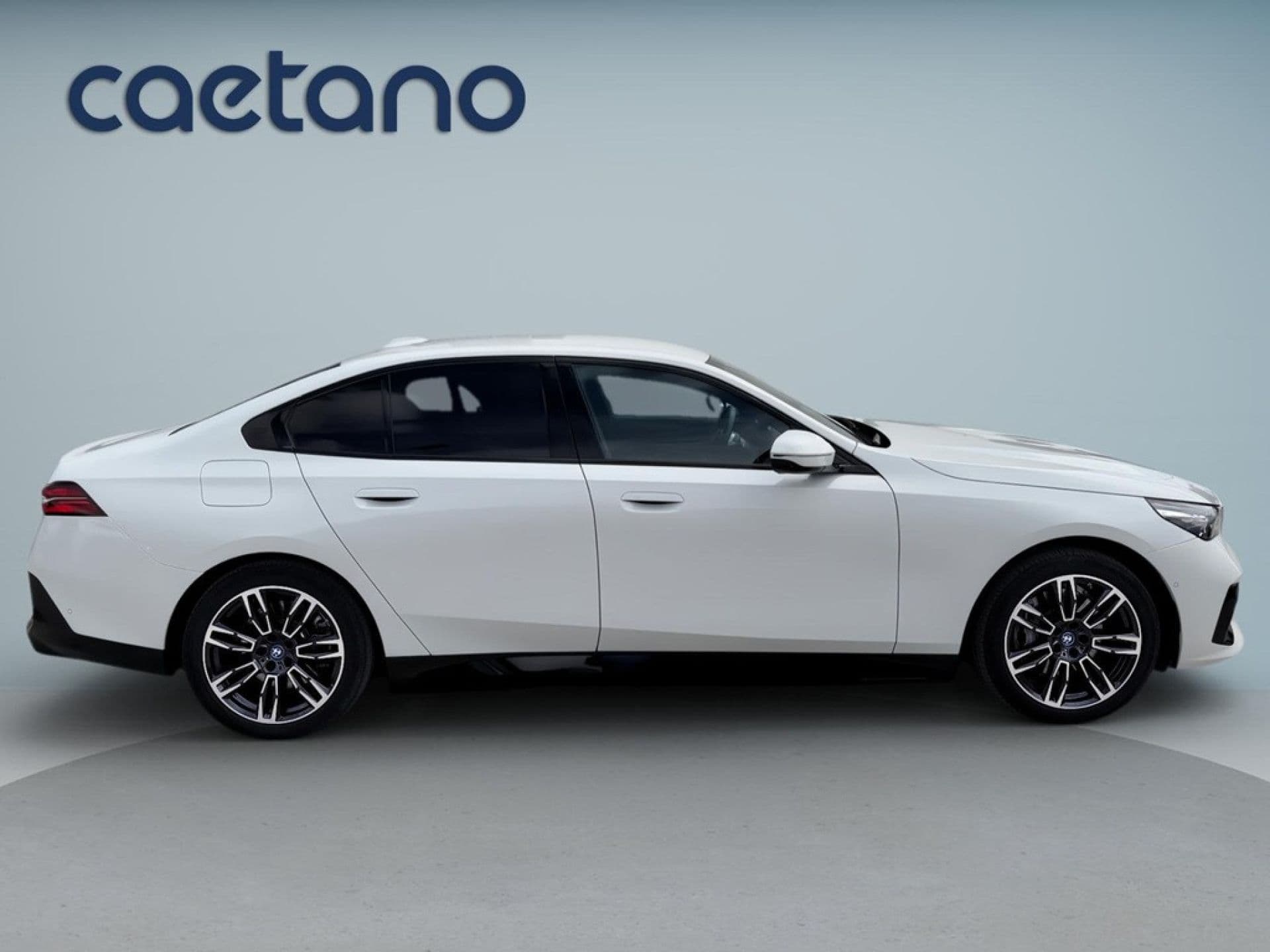 BMW i5 - 9