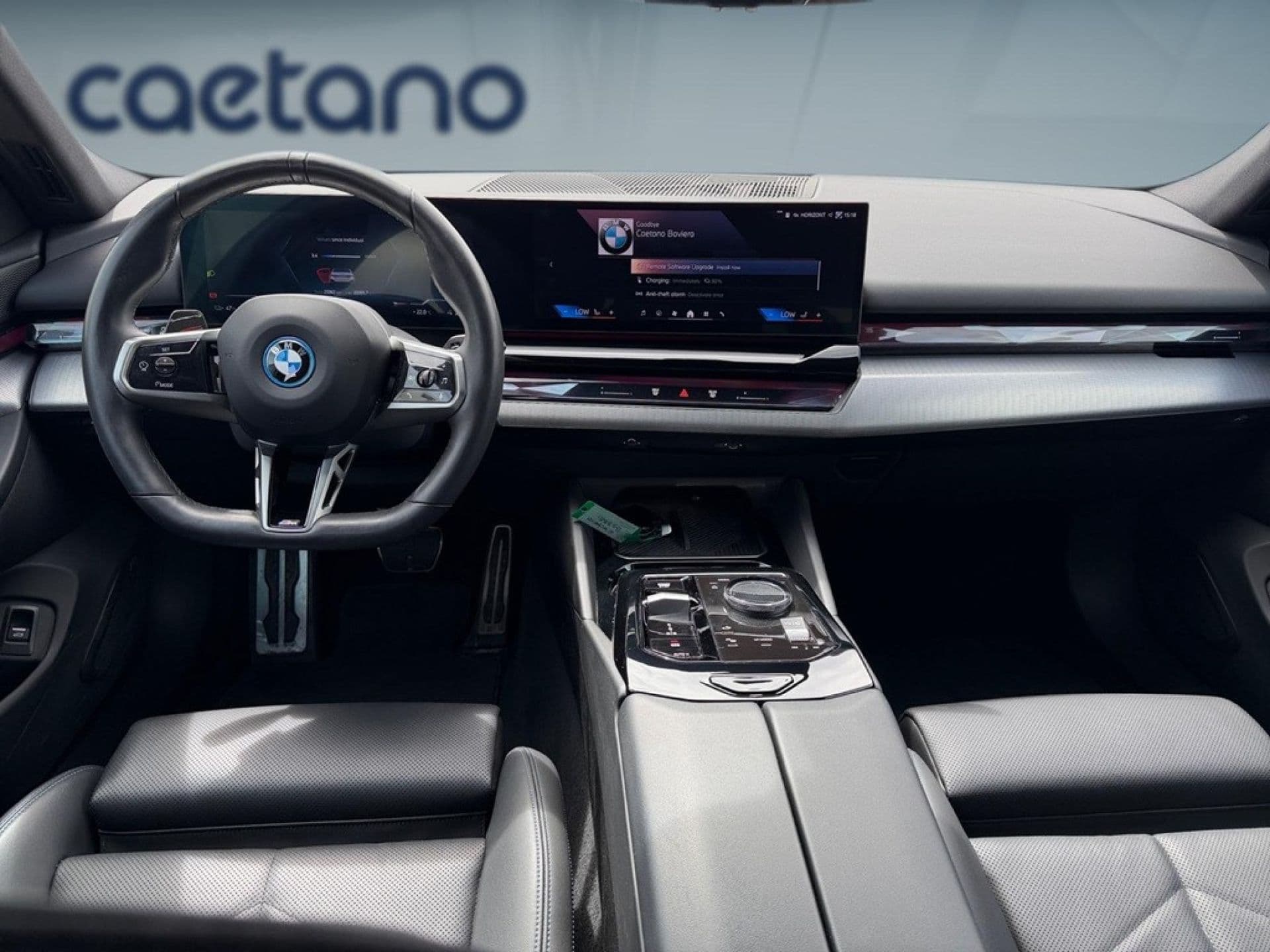 BMW i5 - 12
