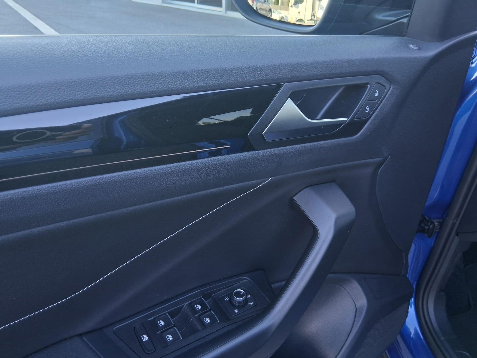 Volkswagen T-Roc - 12