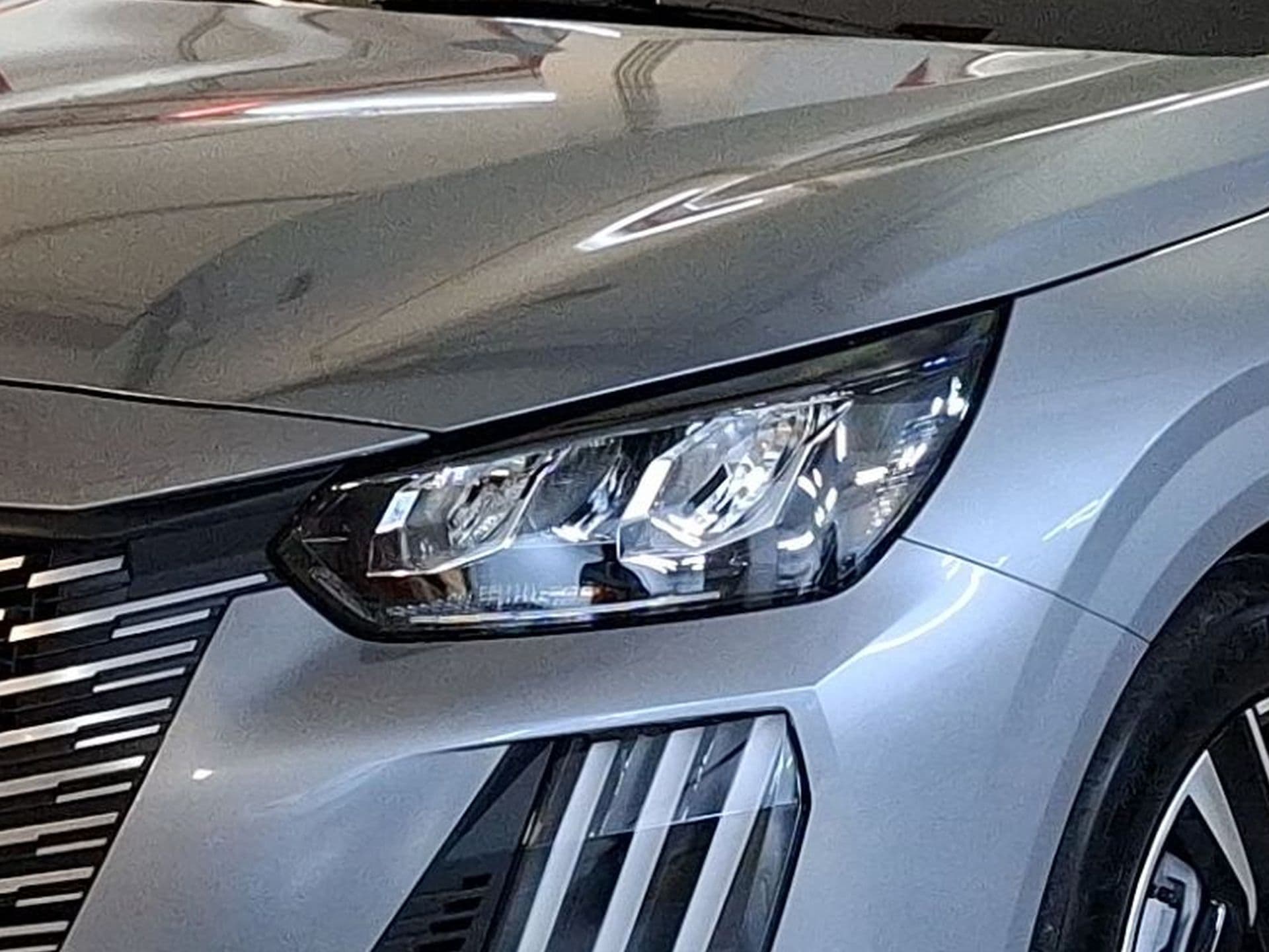 Peugeot 208 - 6