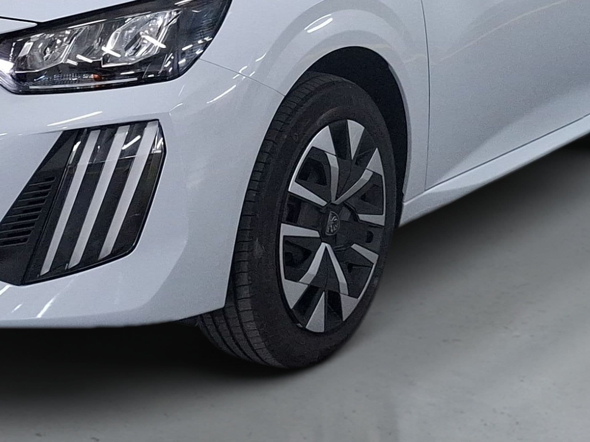 Peugeot 208 - 5