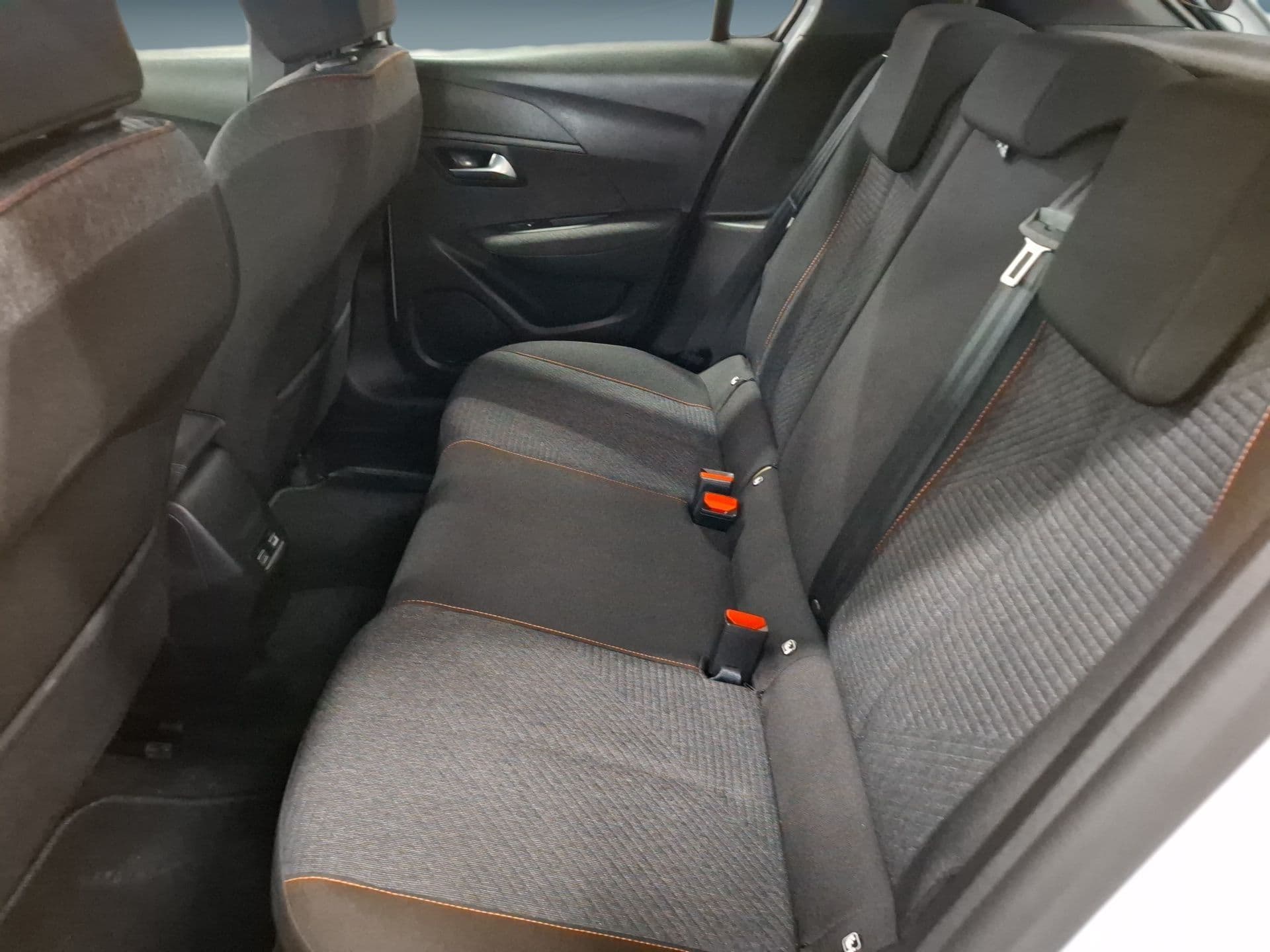 Peugeot 208 - 12