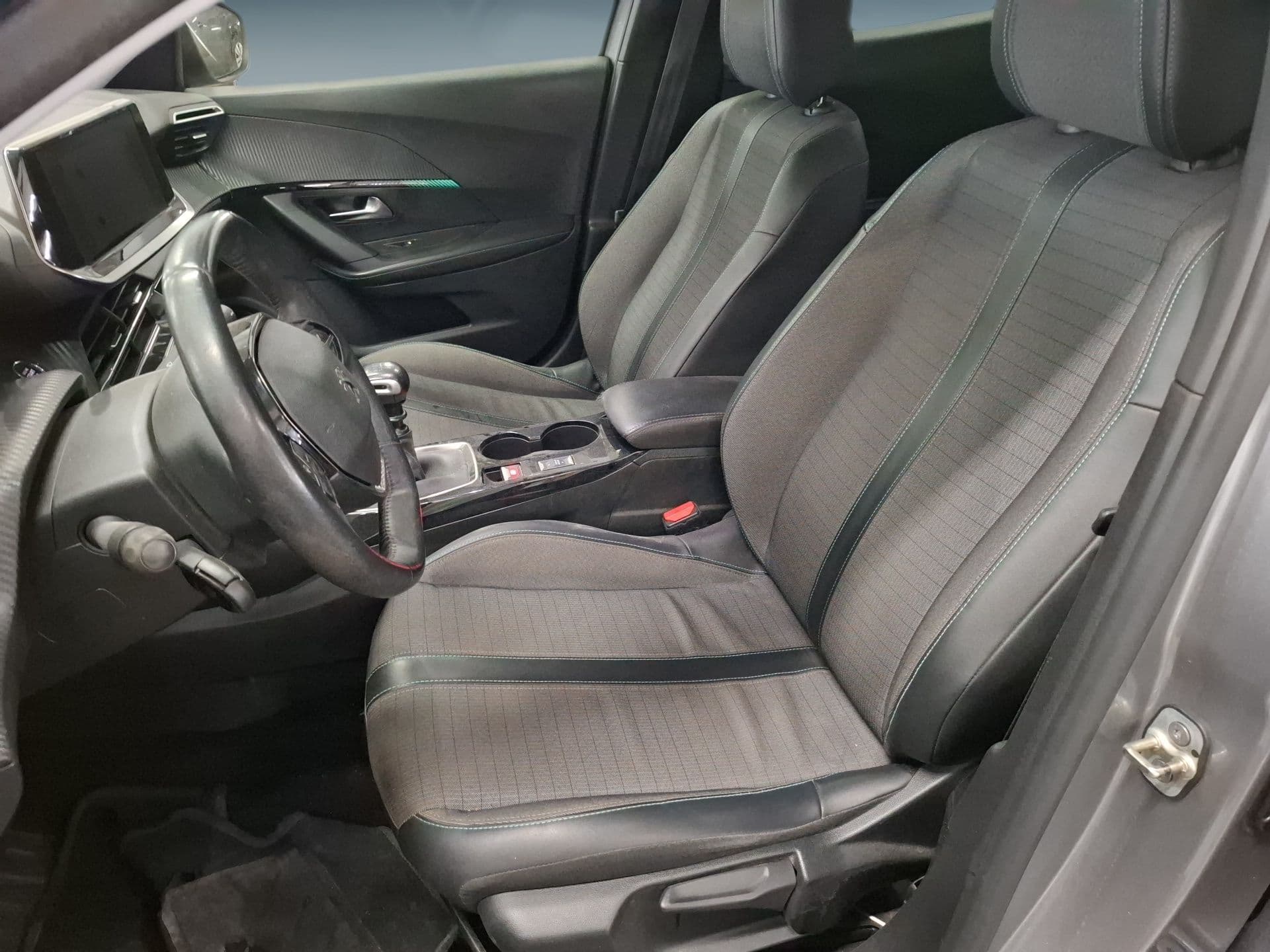 Peugeot 2008 - 11