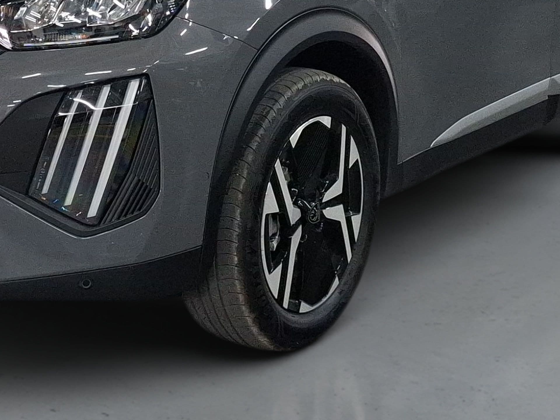 Peugeot E-2008 - 5