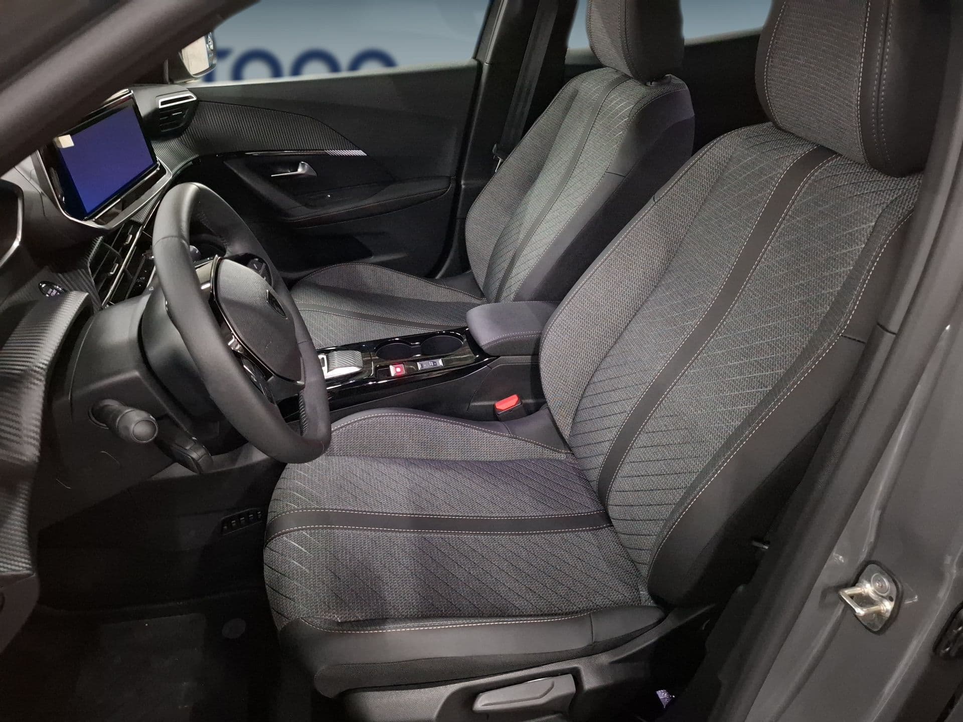 Peugeot E-2008 - 7