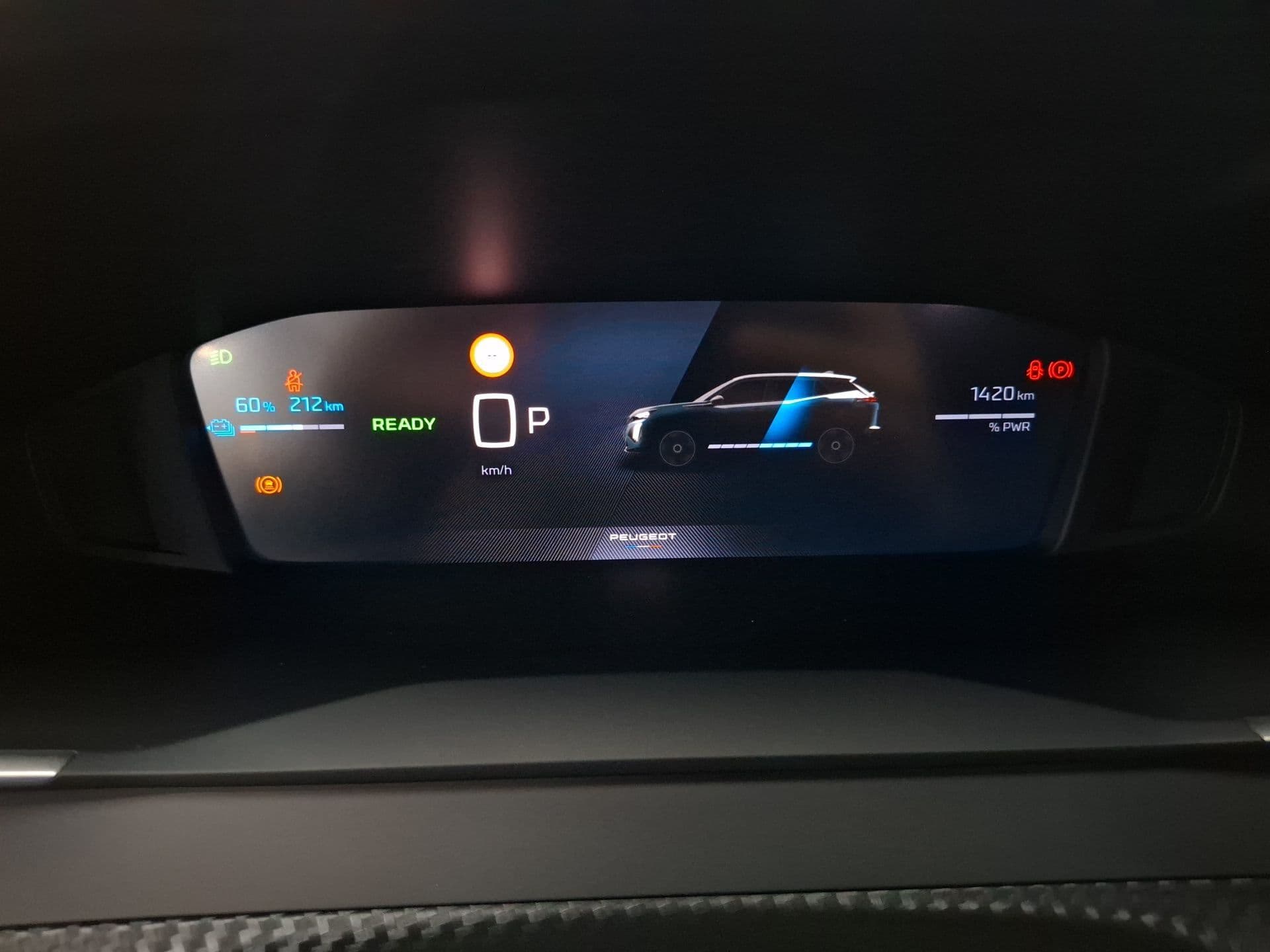 Peugeot E-2008 - 10