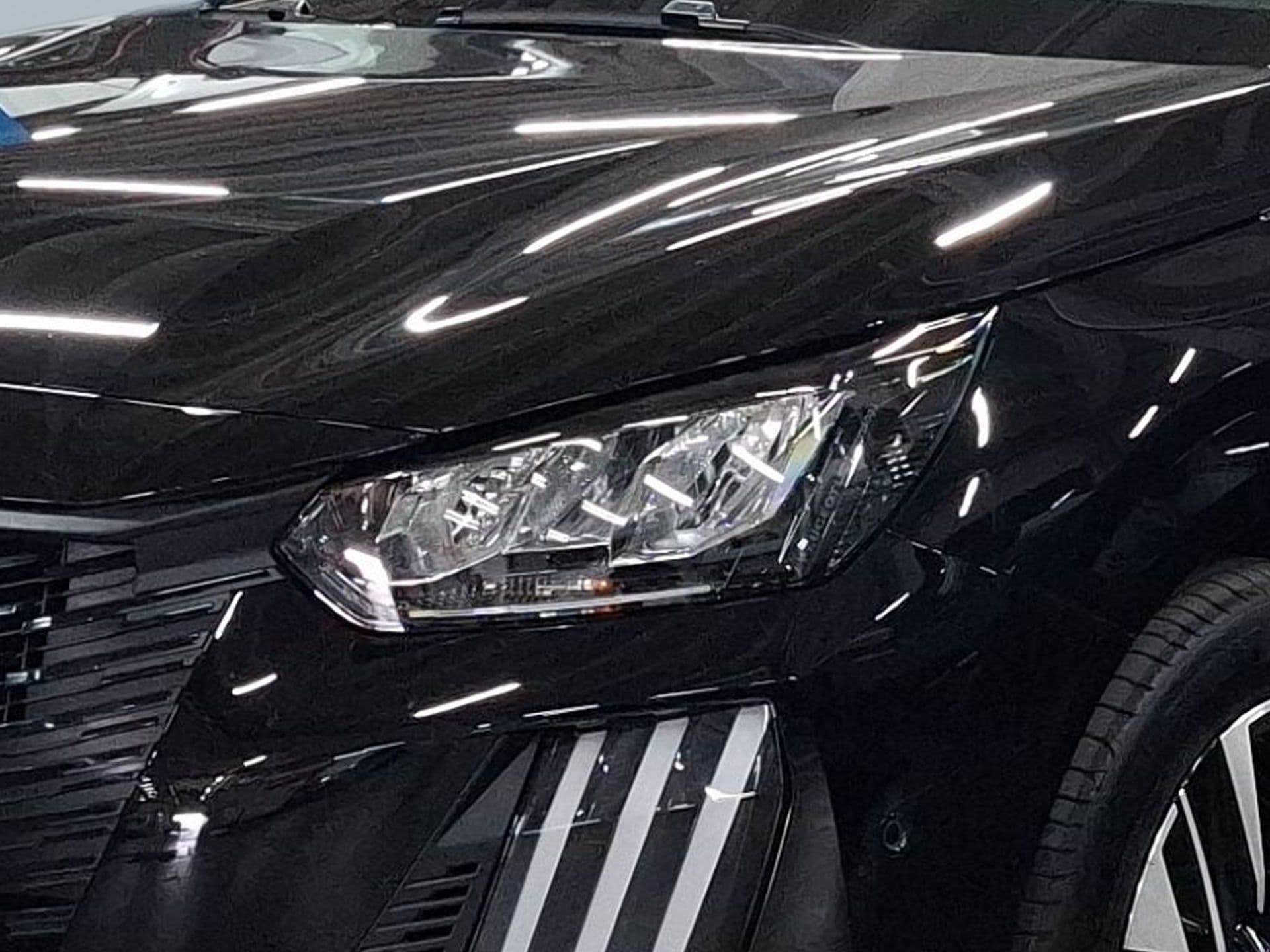 Peugeot 208 - 4