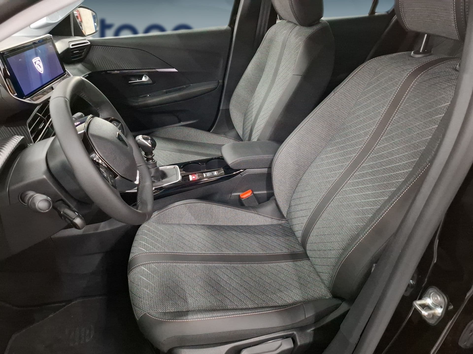 Peugeot 208 - 11