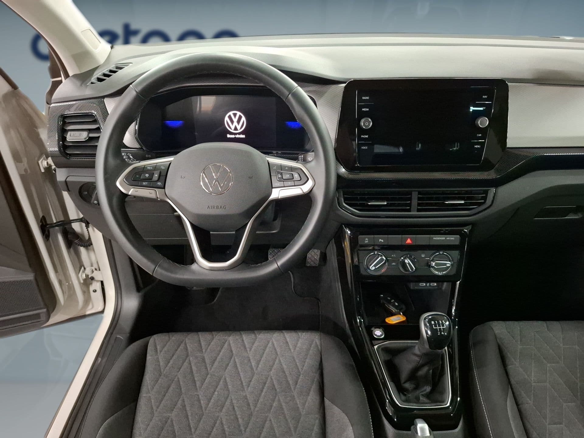 Volkswagen T-Cross - 12