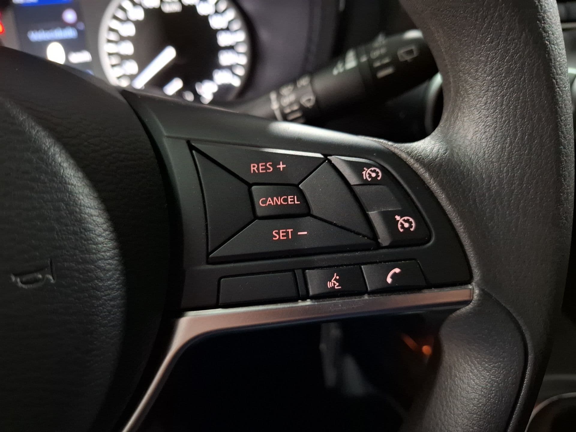 Nissan JUKE - 12
