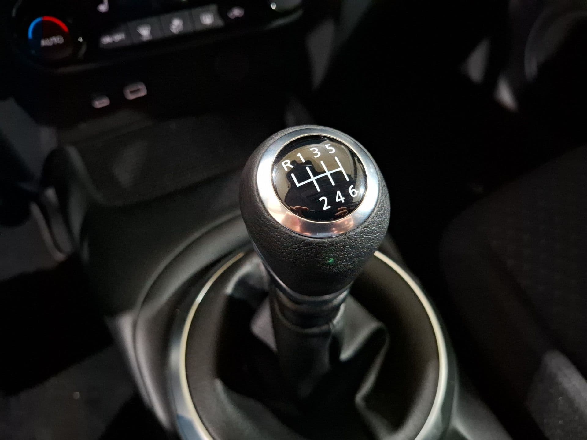 Nissan JUKE - 11