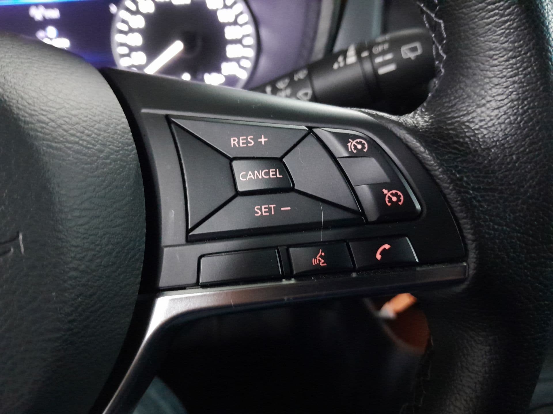 Nissan JUKE - 11