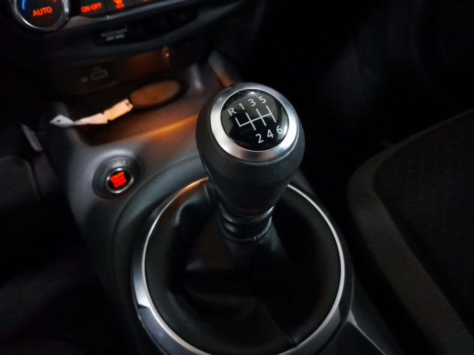Nissan JUKE - 12