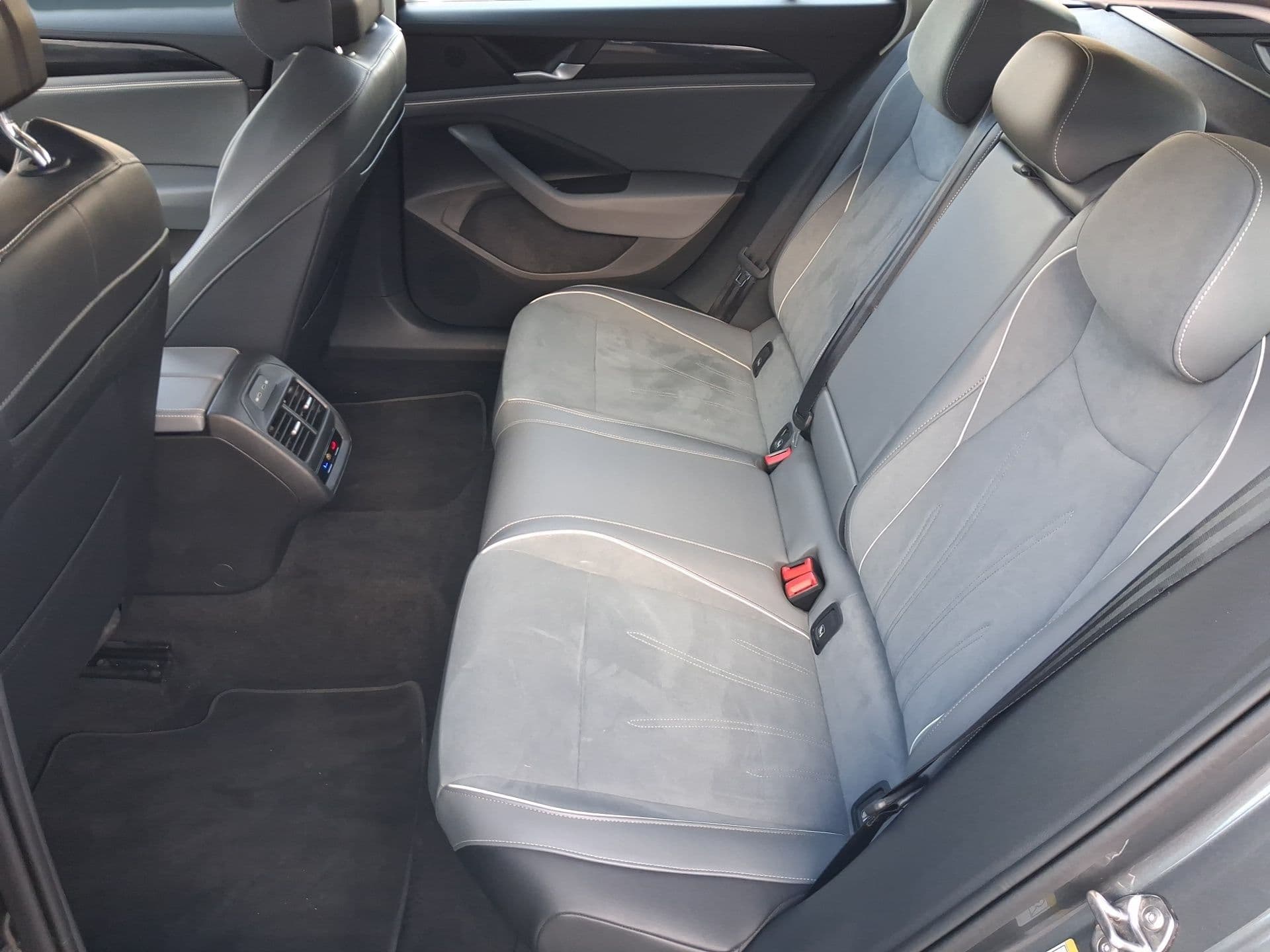 Volkswagen Passat - 10