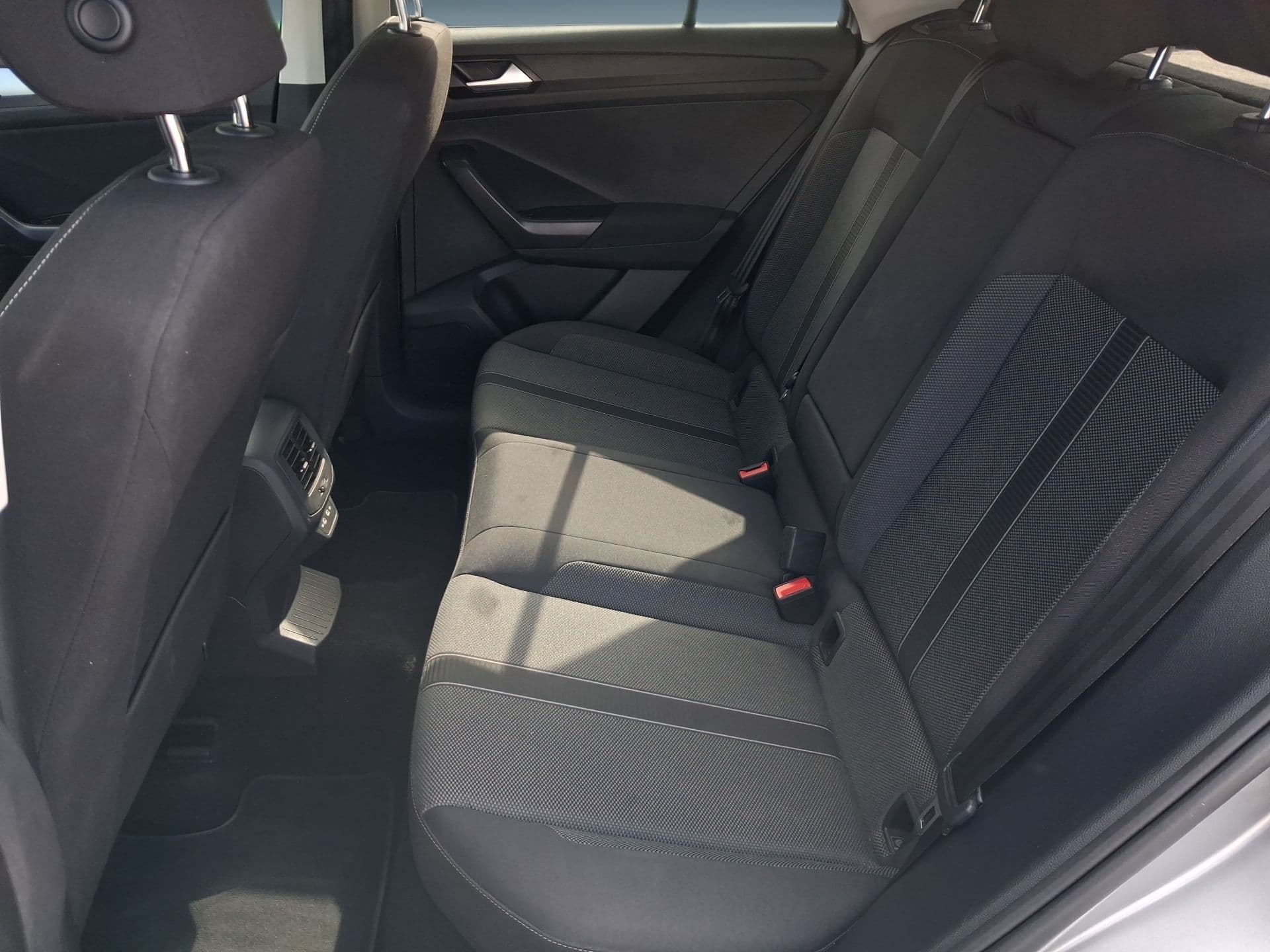 Volkswagen T-Roc - 11