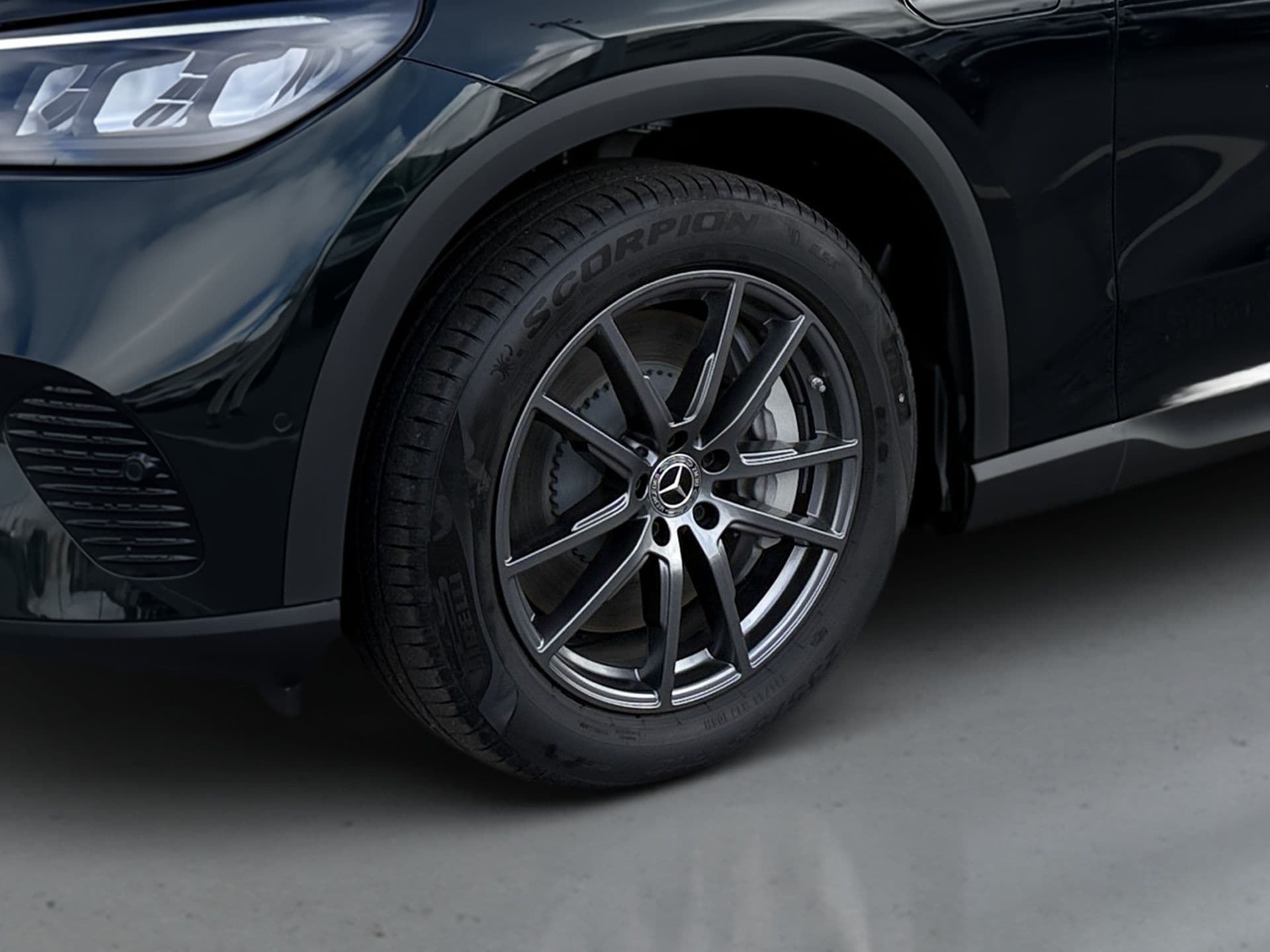 Mercedes-Benz EQE SUV - 9