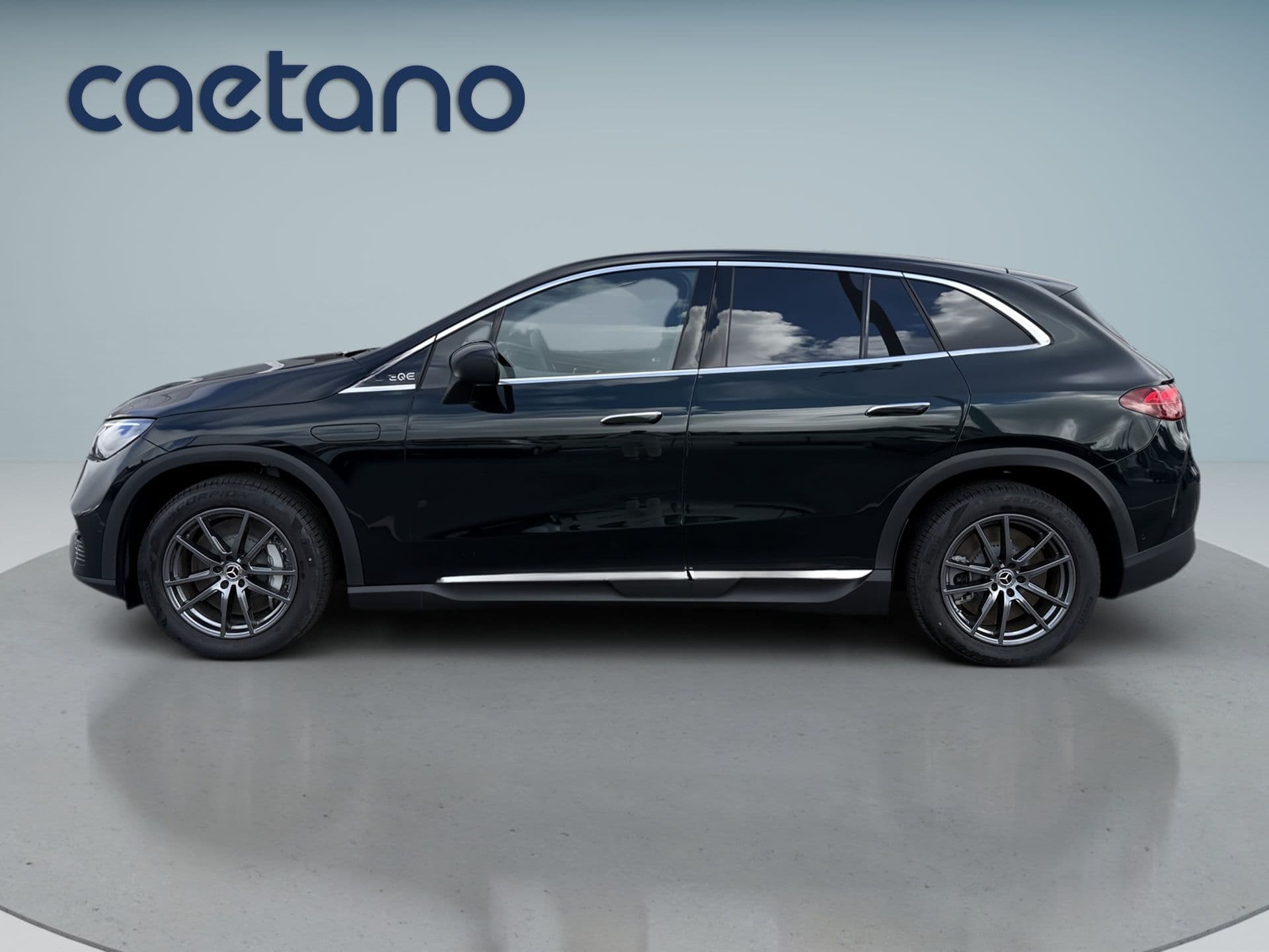 Mercedes-Benz EQE SUV - 11