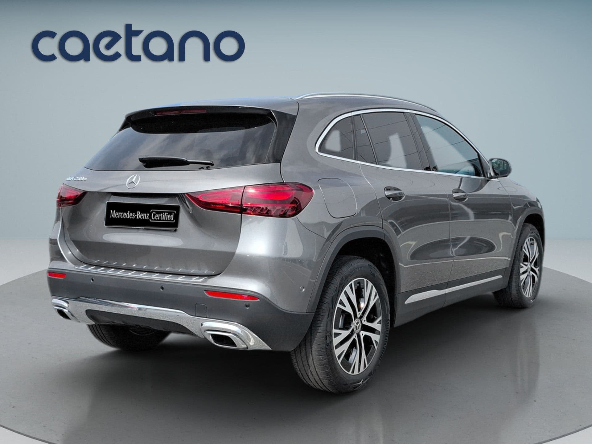 Mercedes-Benz GLA - 8