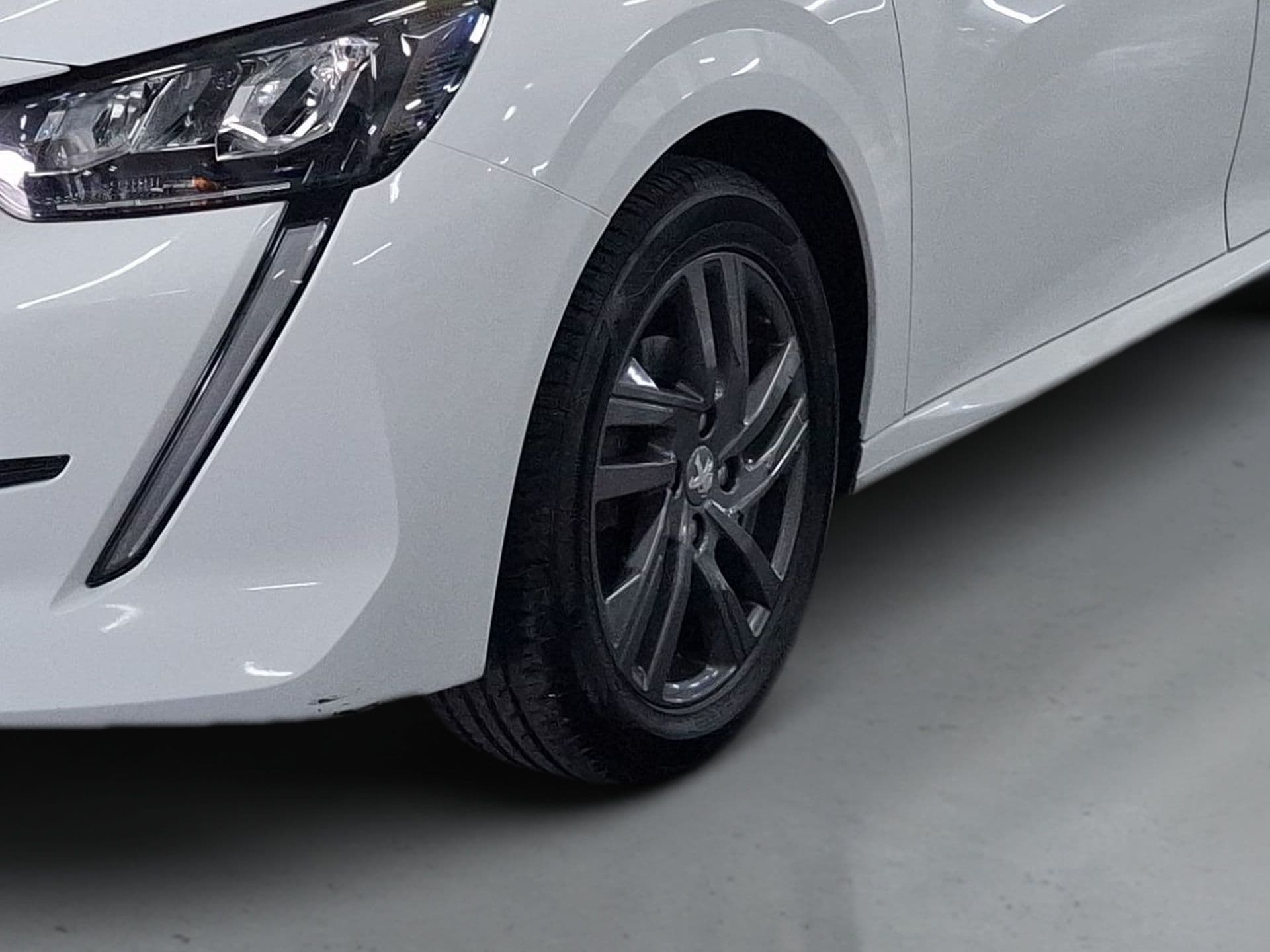 Peugeot 208 - 6