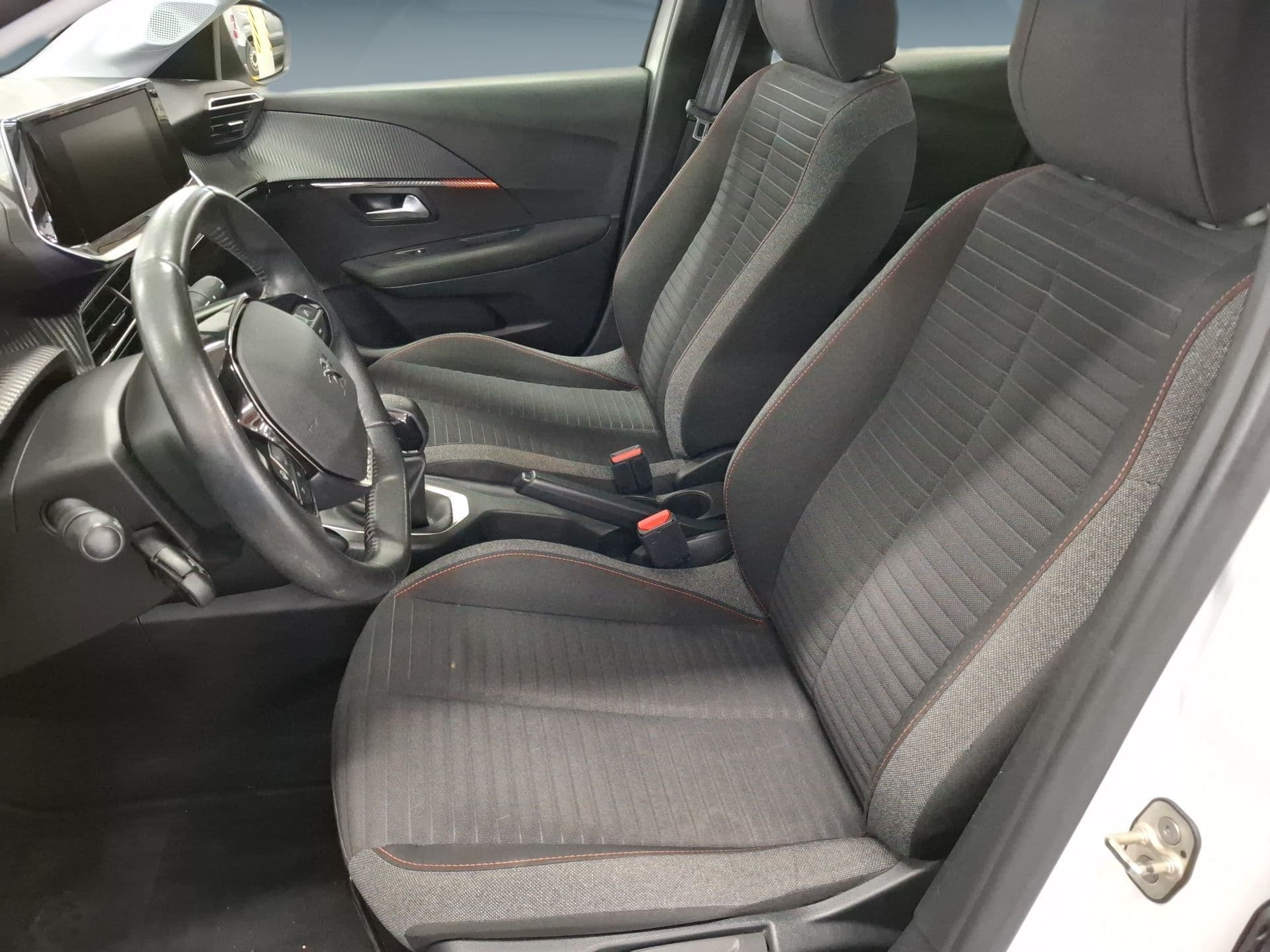 Peugeot 208 - 10