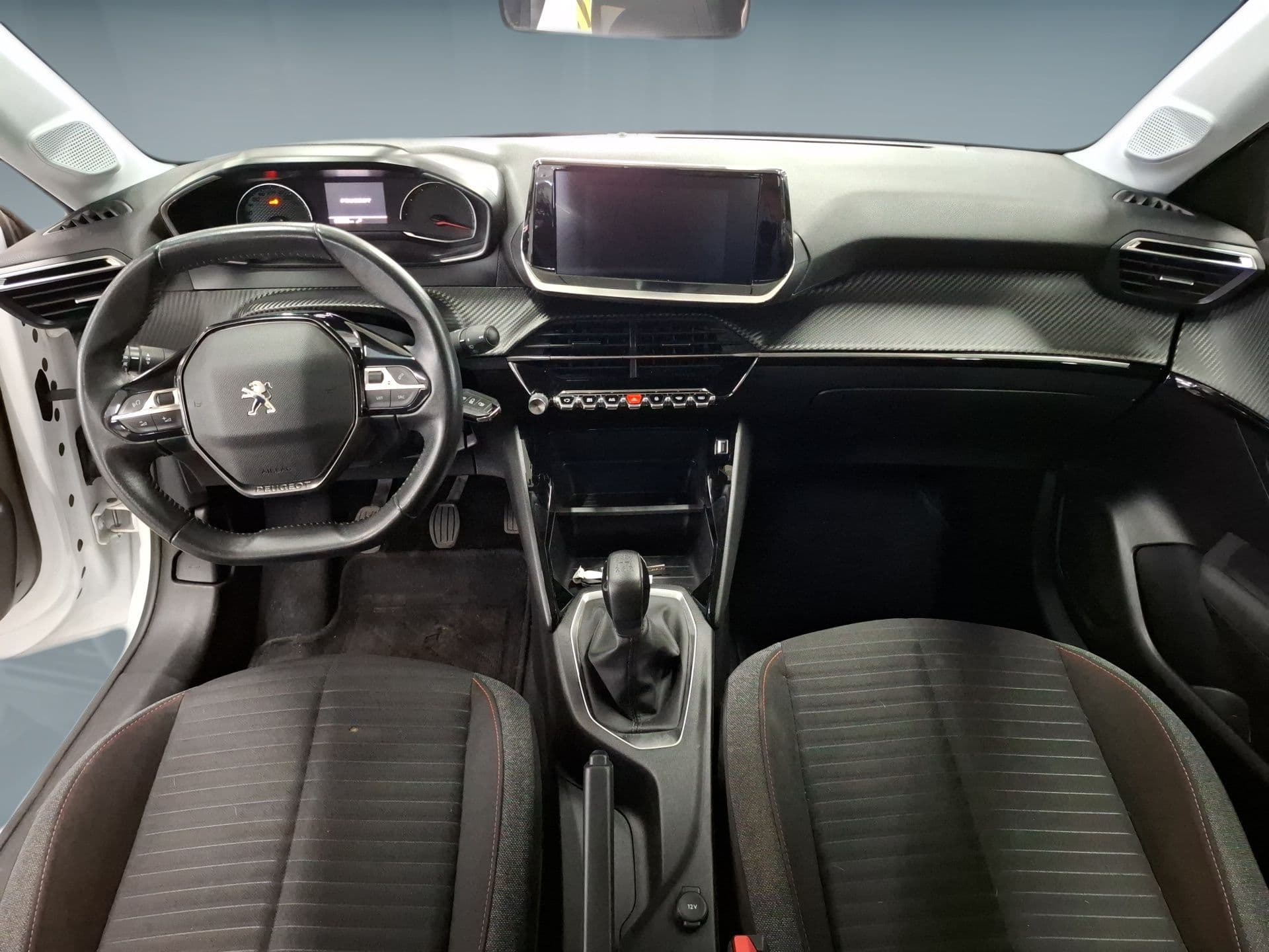 Peugeot 208 - 11