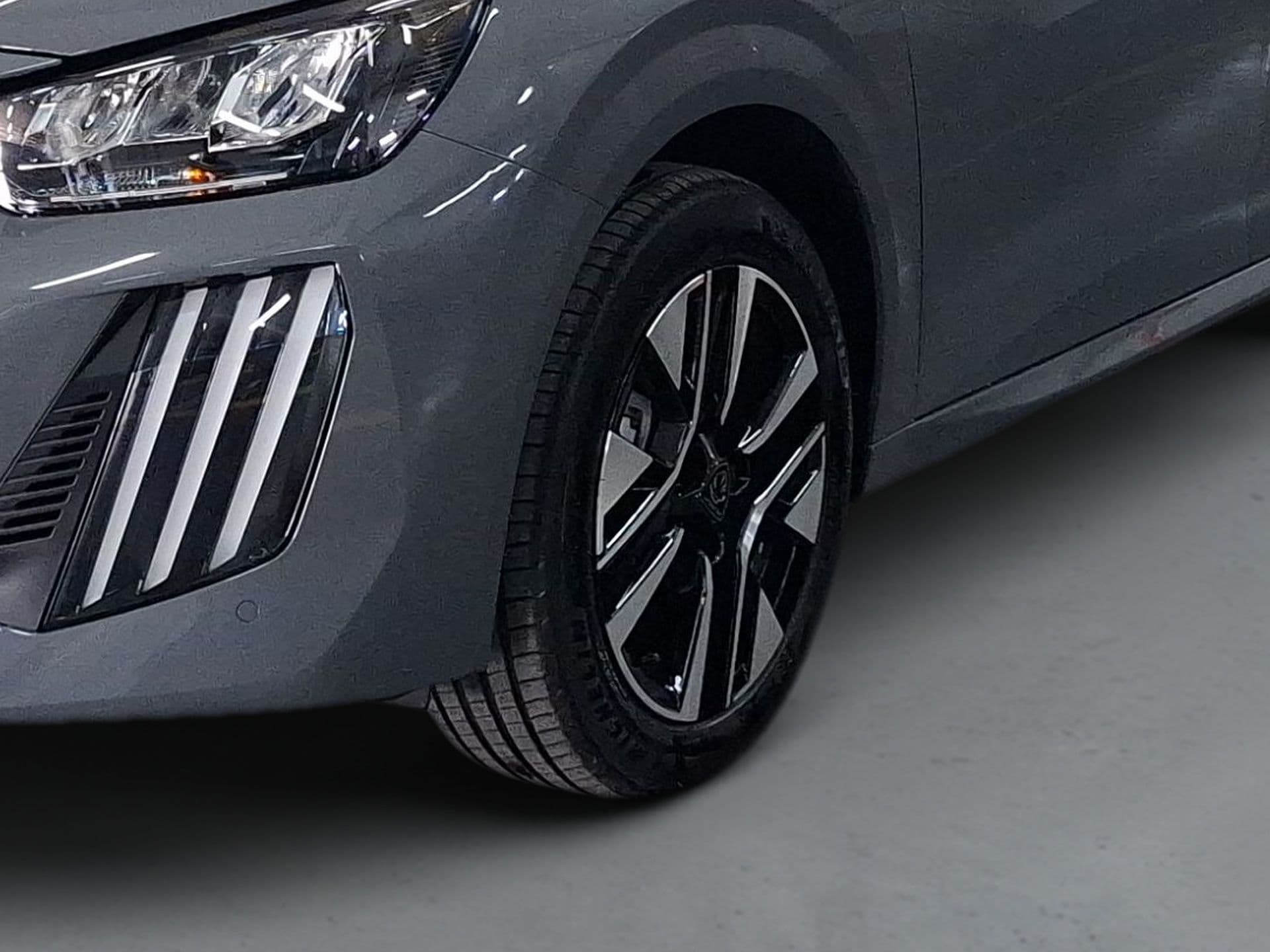 Peugeot E-208 - 4
