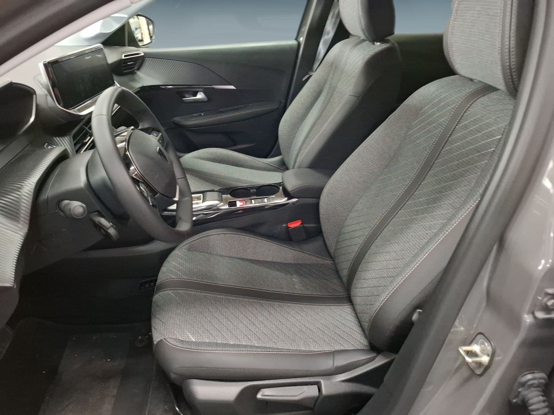 Peugeot E-208 - 10