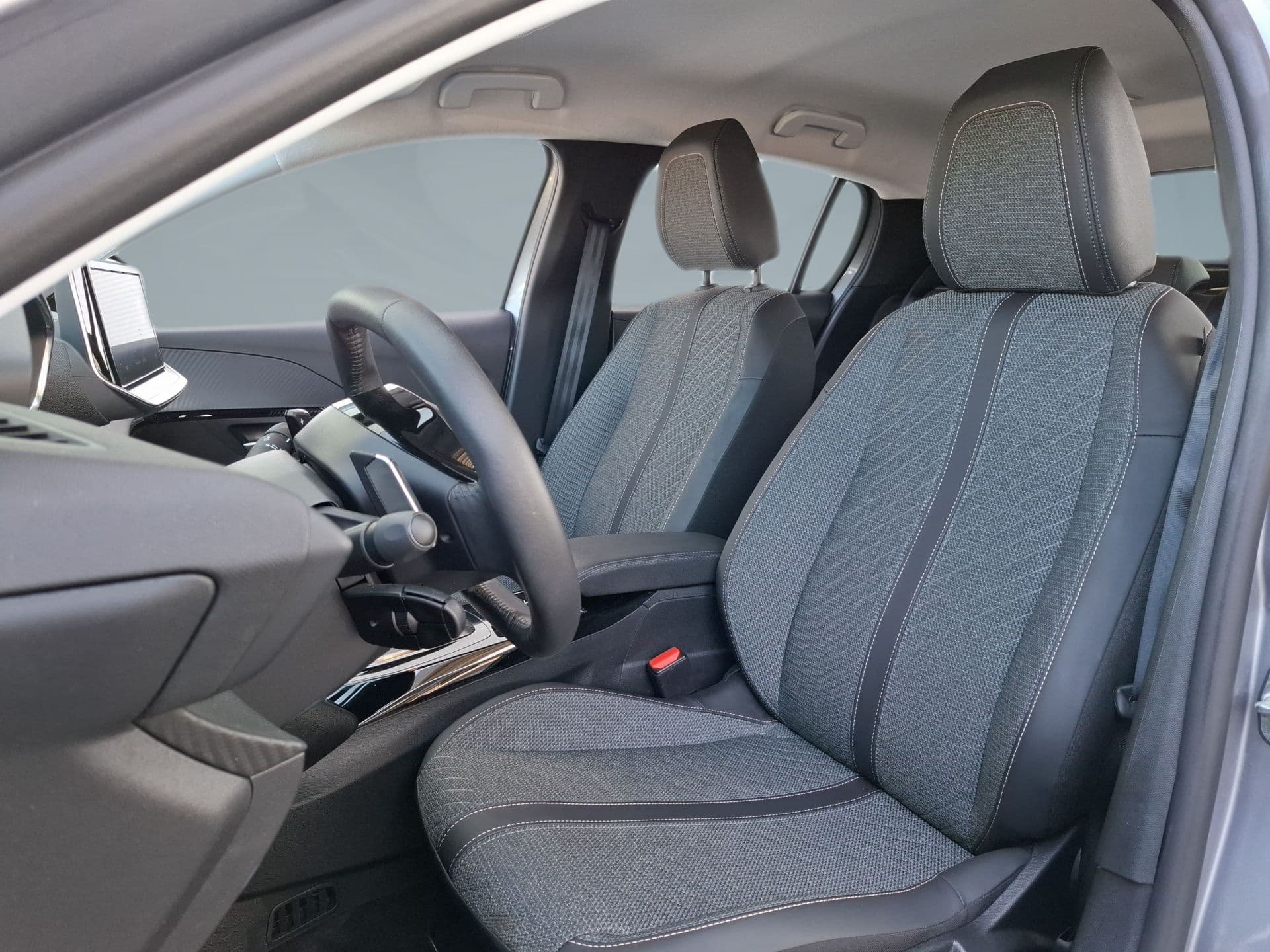 Peugeot 208 - 11