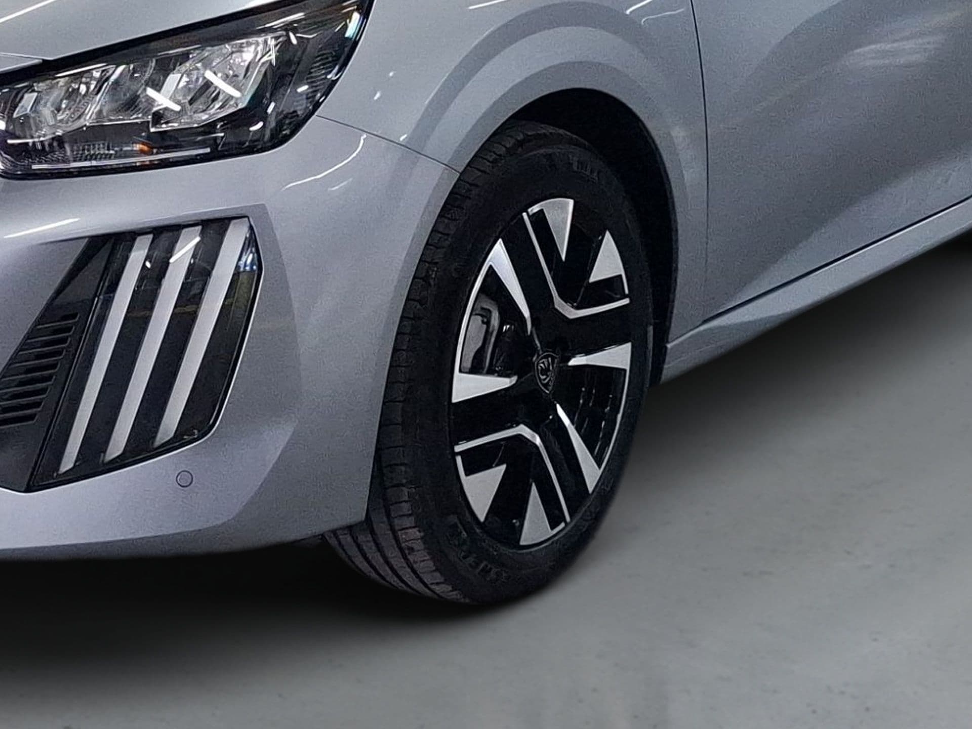Peugeot 208 - 4