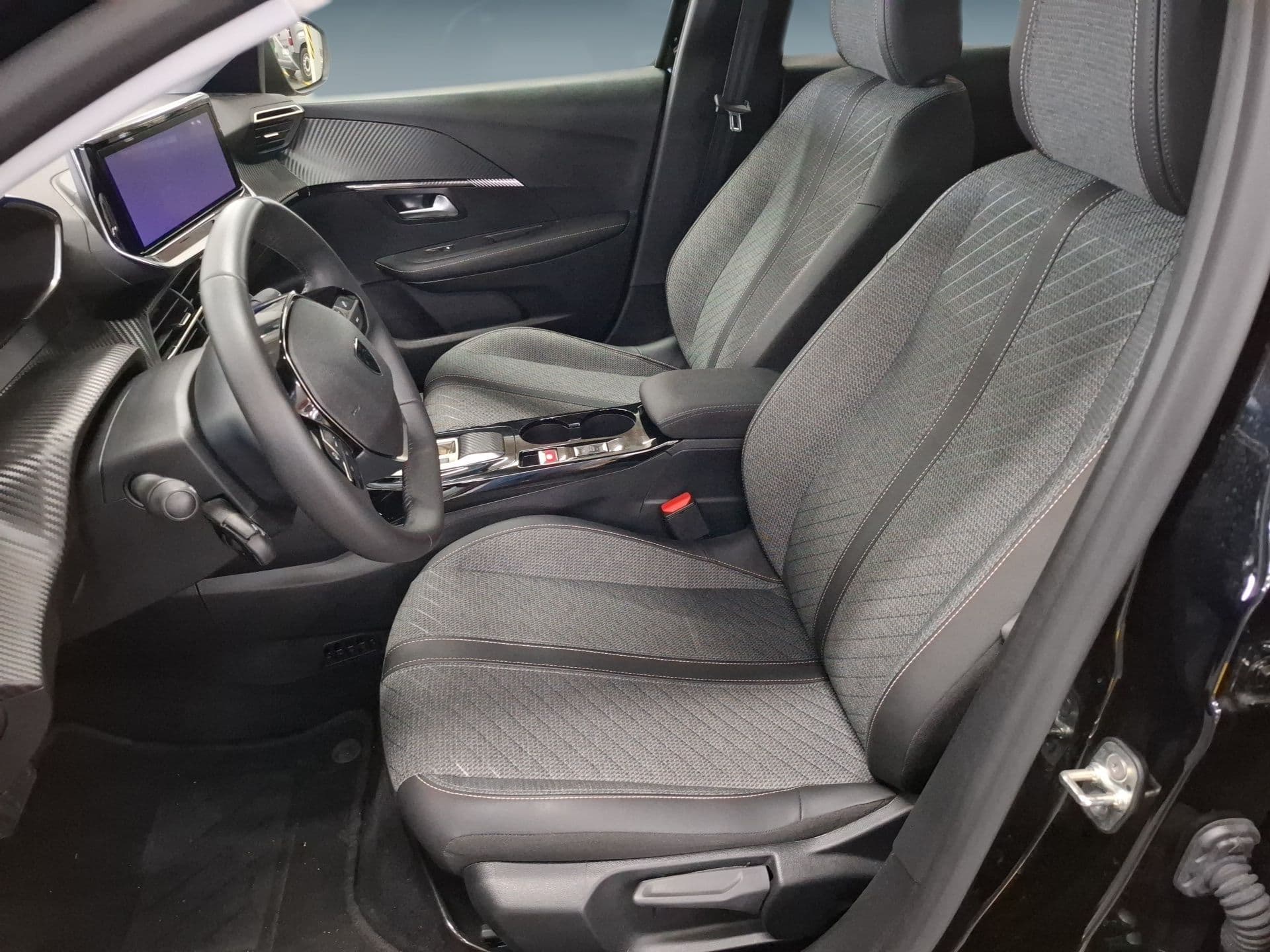 Peugeot 208 - 11