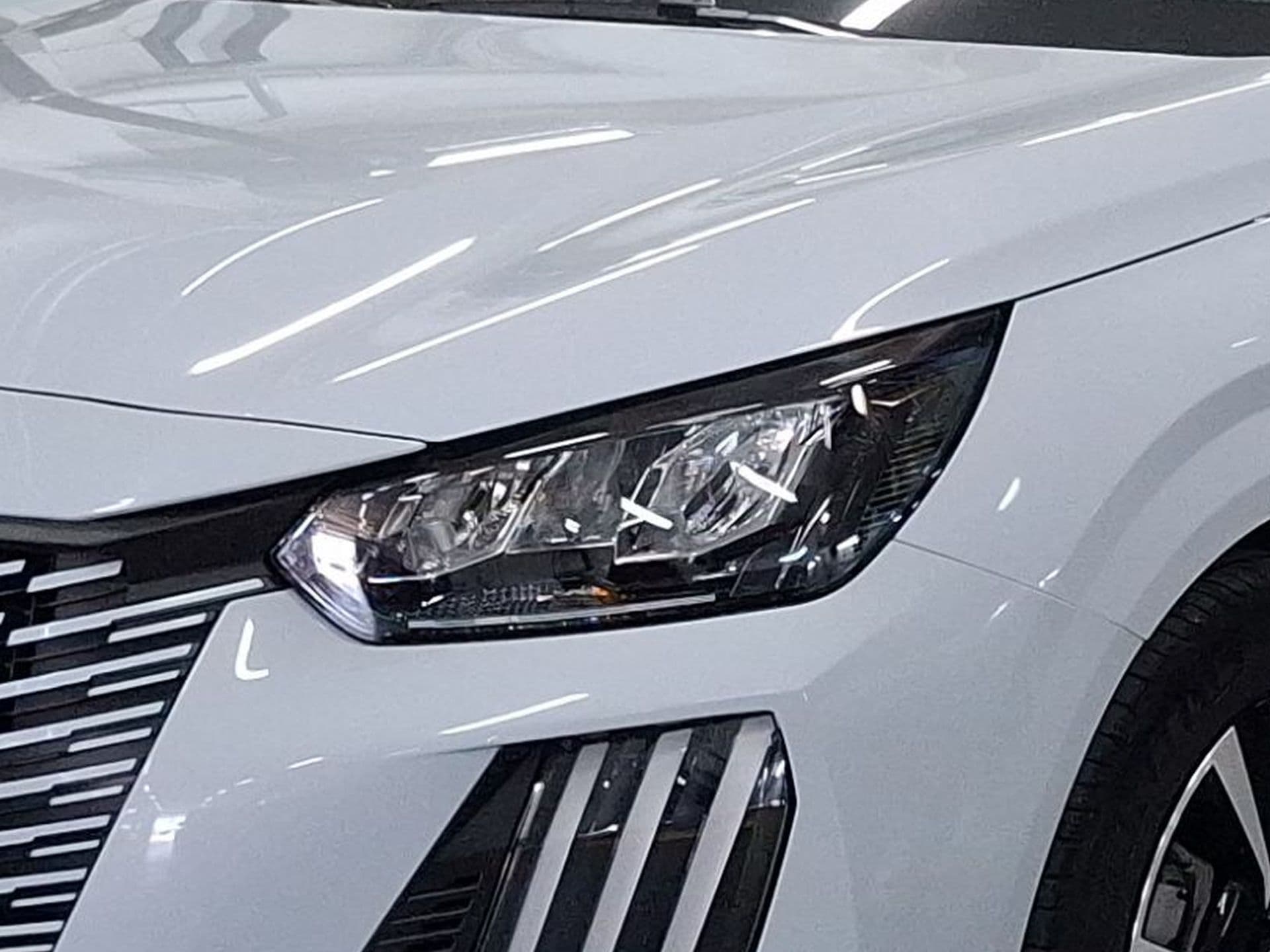 Peugeot 208 - 3