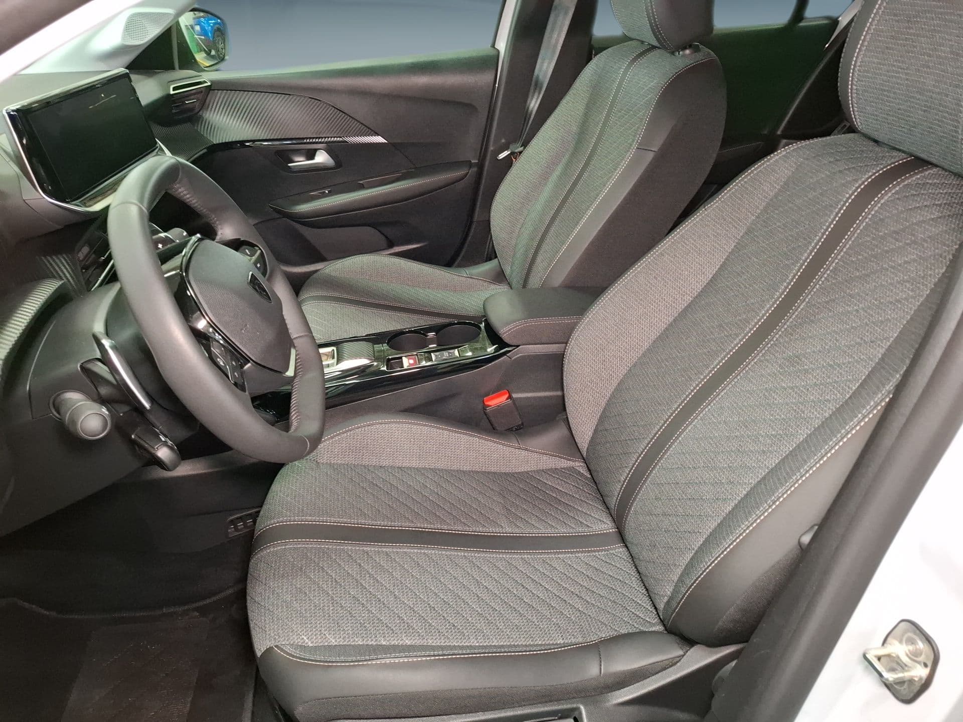Peugeot 208 - 11