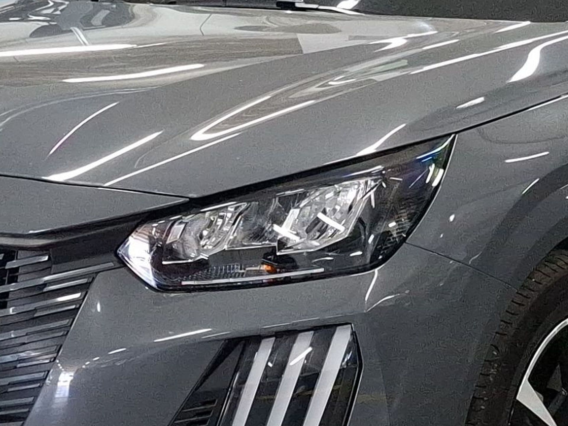 Peugeot 208 - 5