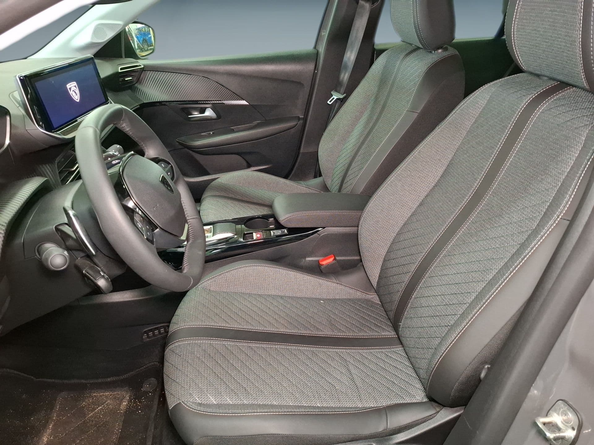 Peugeot 208 - 11