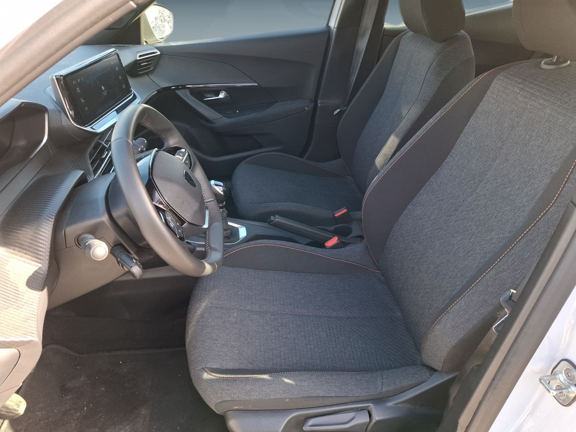 Peugeot 2008 - 11