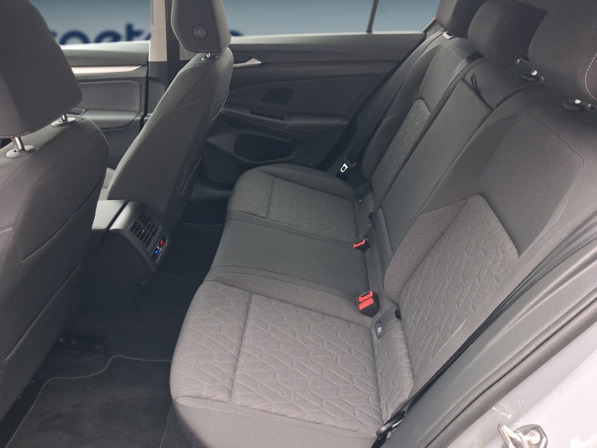 Volkswagen Golf - 10